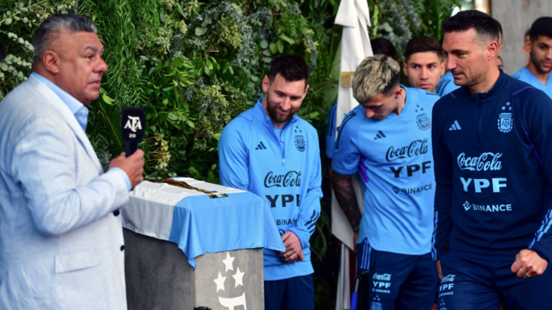 لحظة الإعلان عن الاسم الجديد لمركز التدريبات