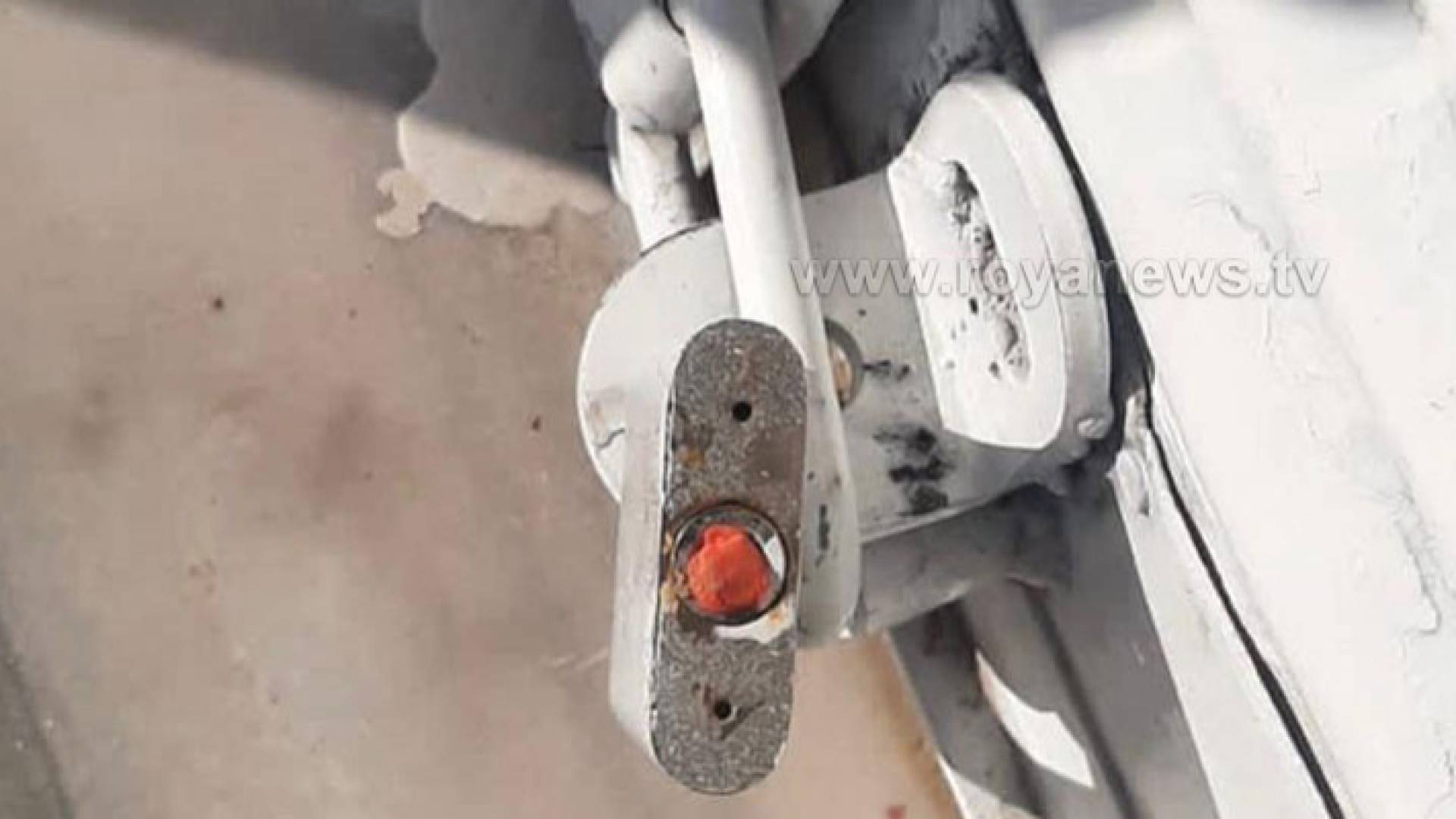 صورة تعبيرية ختم بالشمع الأحمر لأحد المحال التجارية