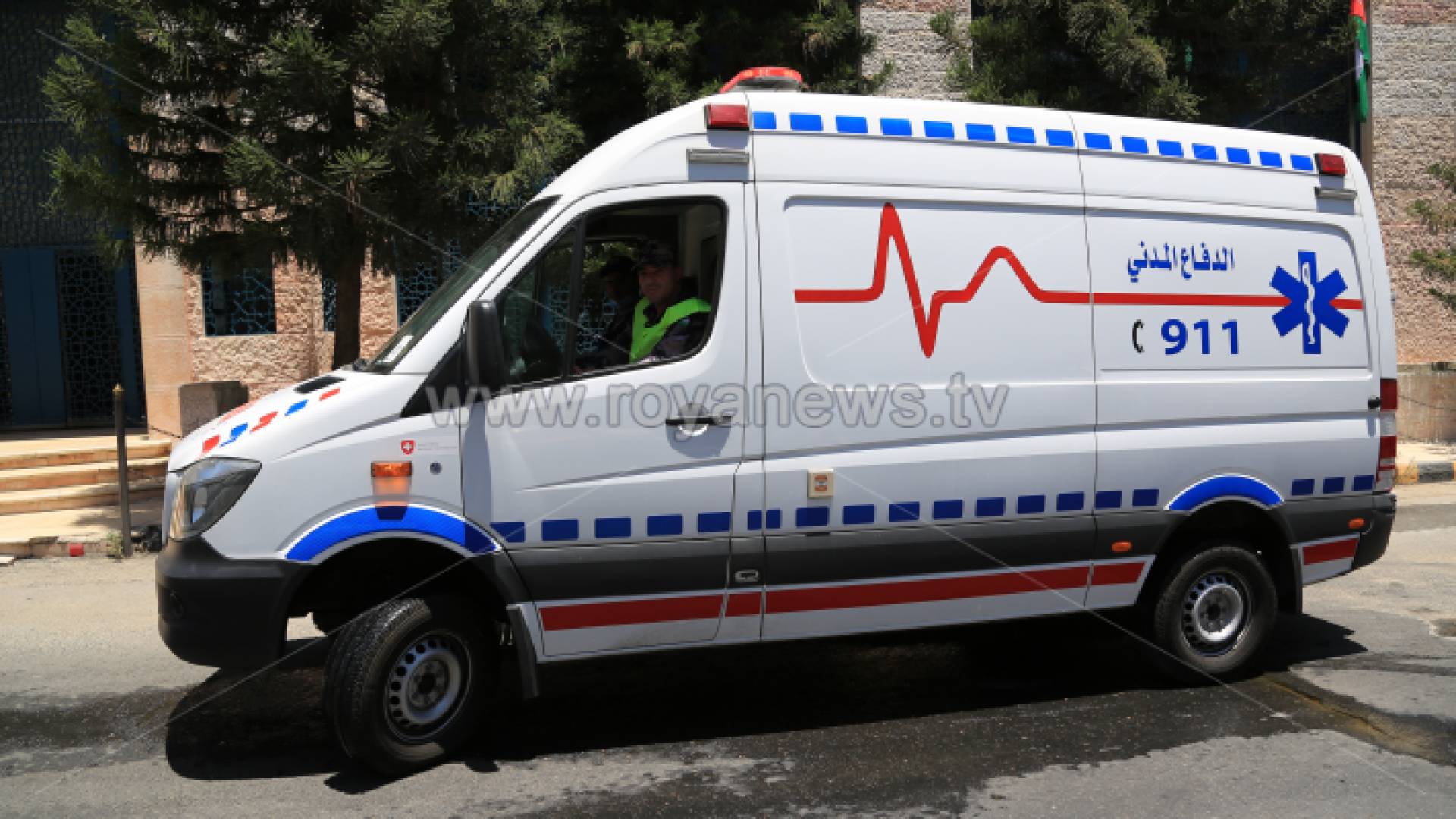 مركبة تابعة للدفاع المدني