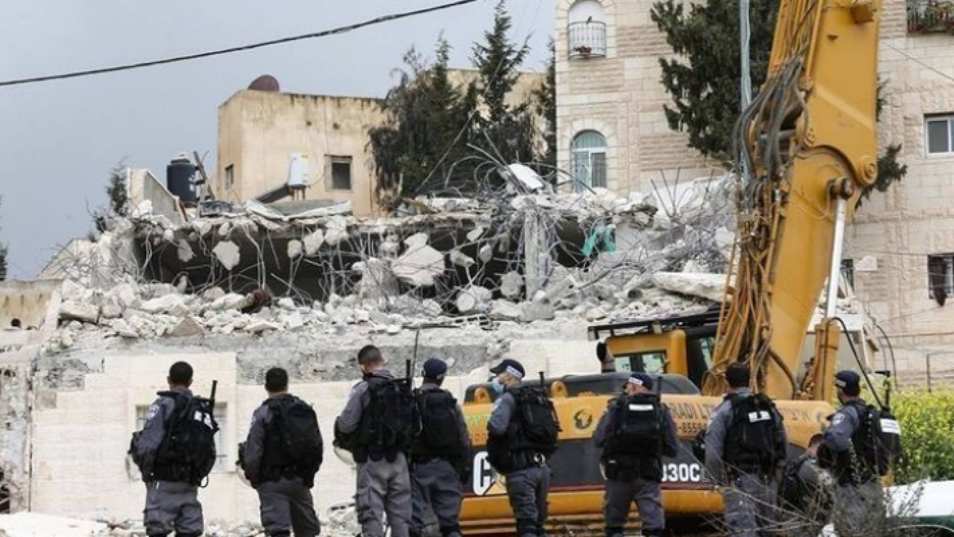 قوات الاحتلال تهدم منزلا في احدى القرى الفلسطينية