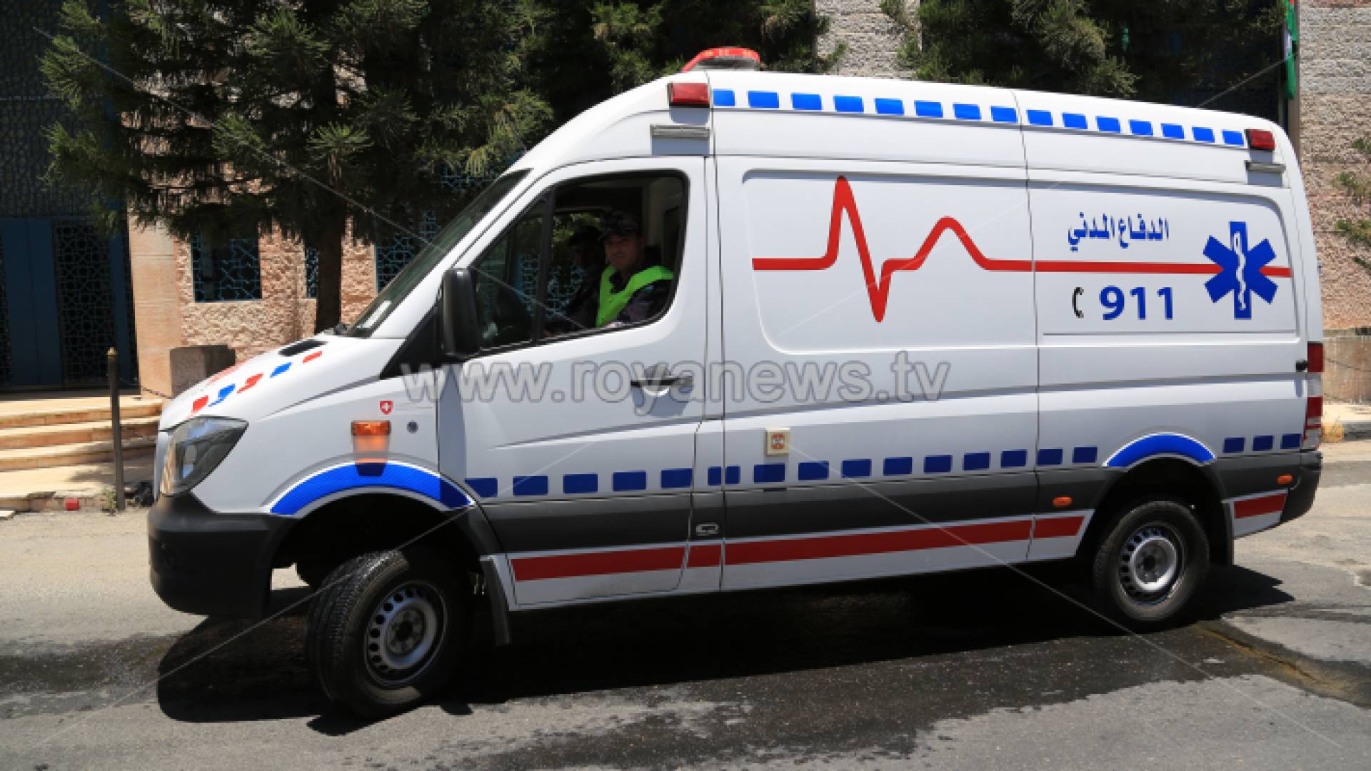 مركبة تابعة للدفاع المدني