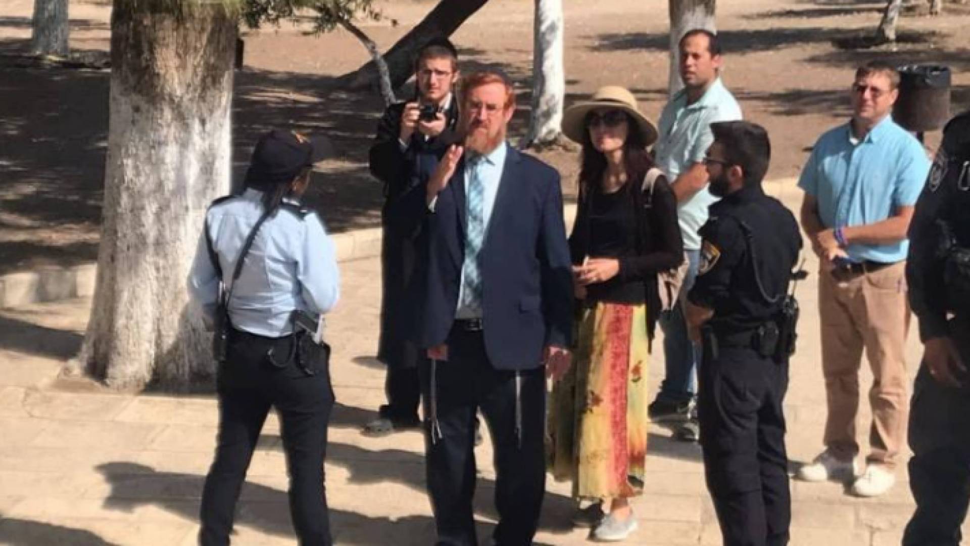 مستوطنون برفقة الحاخام المتطرف يهودا غليك خلال اقتحام الأقصى