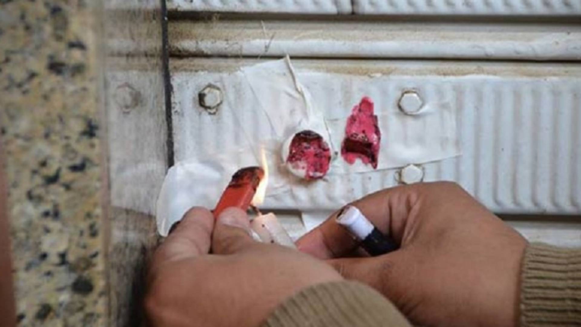 إغلاق محل بالشمع الأحمر