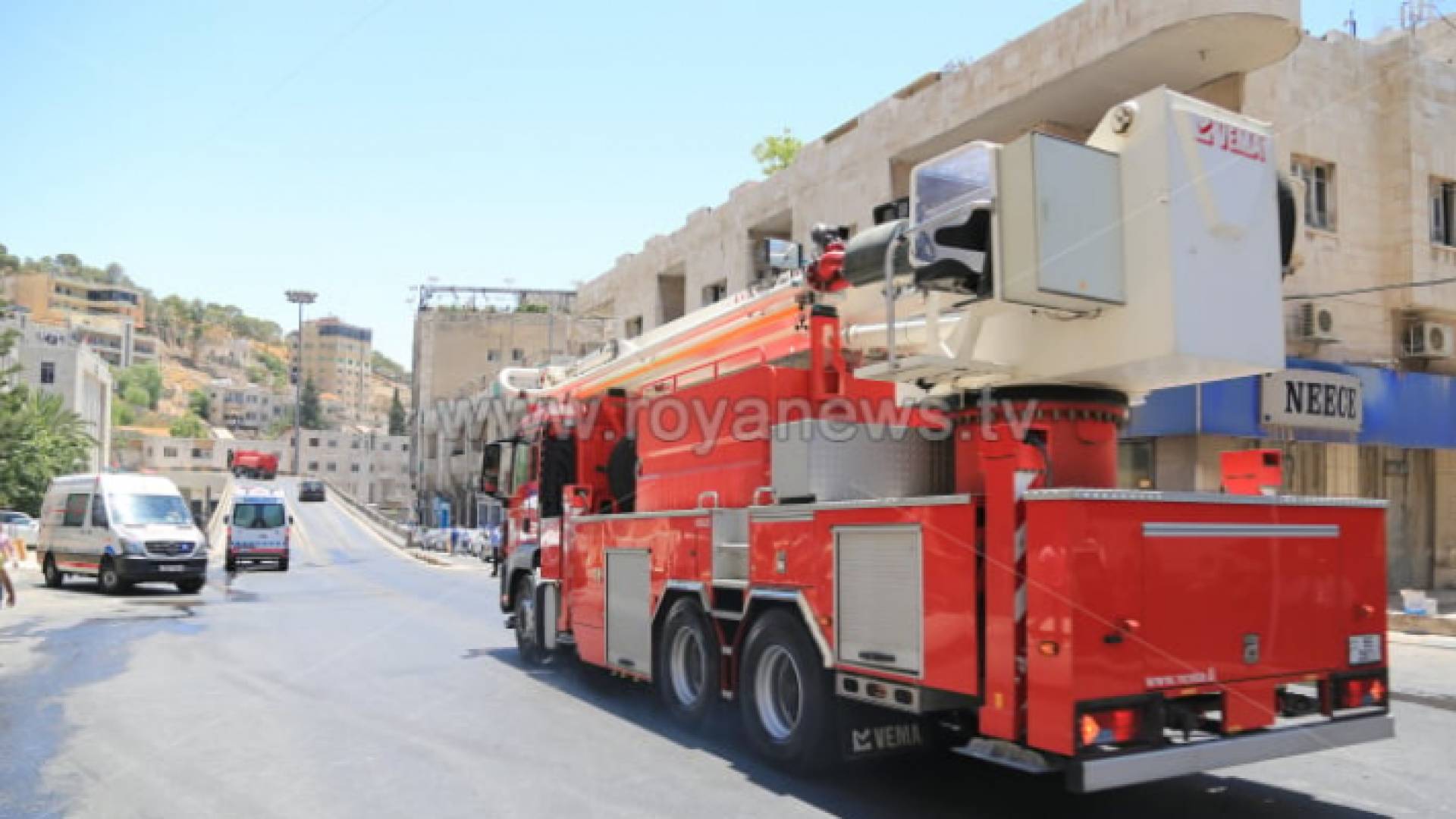 مركبة تابعة للدفاع المدني