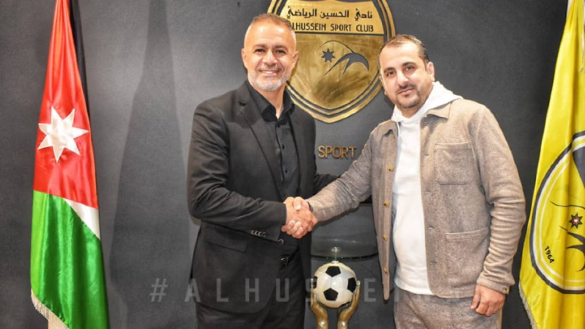 من توقيع العقود