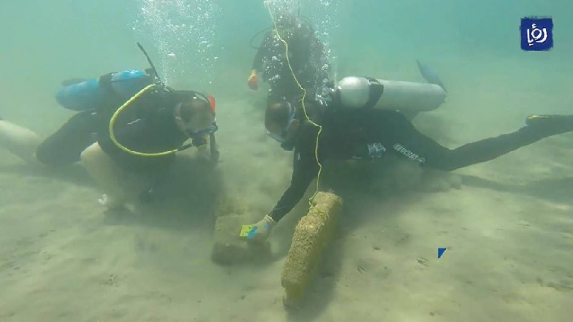 غطاسون في البحر الأحمر