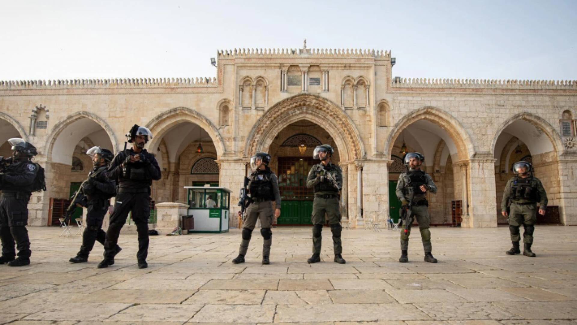 صورة أرشيفية من اقتحام قوات الاحتلال الإسرائيلي لباحات المسجد الأقصى