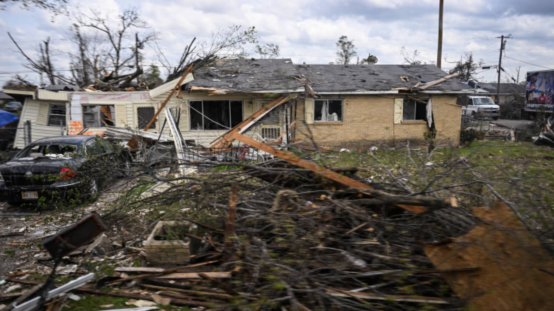 دمار خلفته أعاصير في الولايات المتحدة الأمريكية