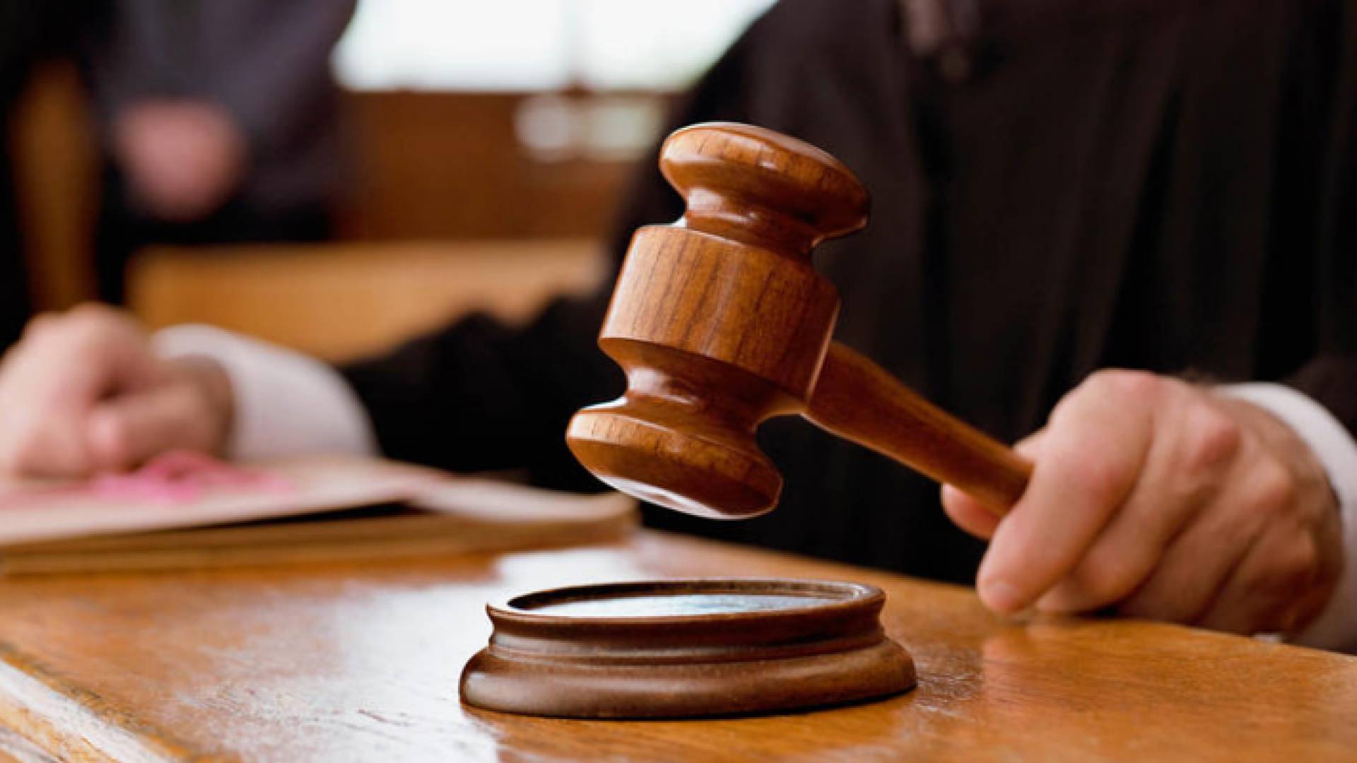 مطرقة محكمة