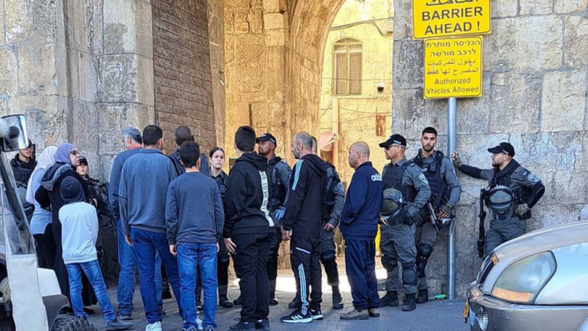 قوات الاحتلال تمنع فلسطينيين من دخول المسجد الأقصى