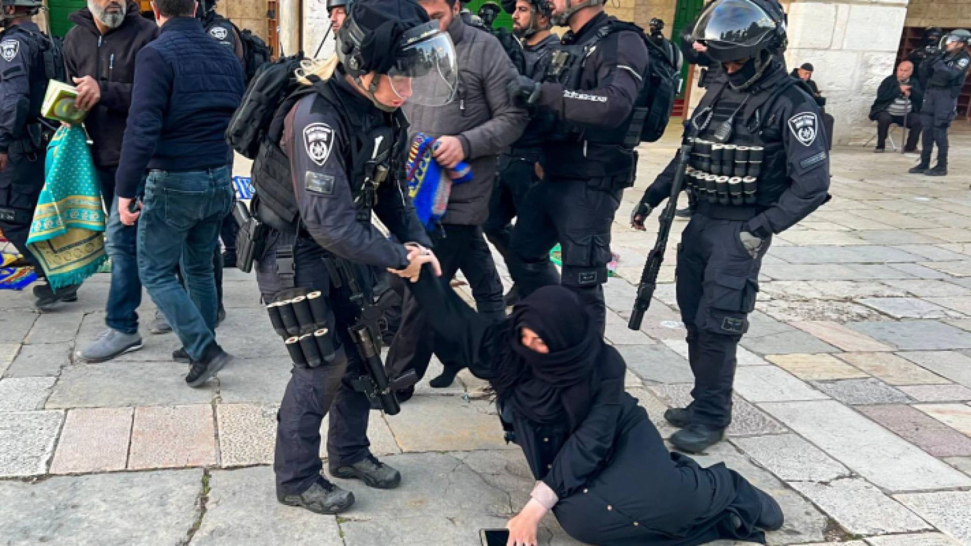 اعتداء على سيدة في باحات الأقصى