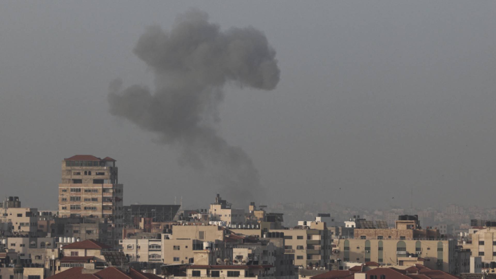 جيش الاحتلال يقصف موقعا في غزة صباح الأربعاء