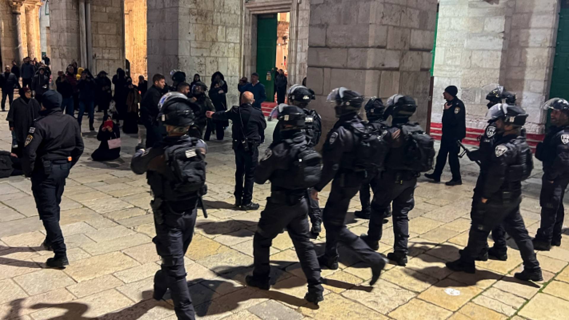 خلال اقتحام قوات الاحتلال للمسجد الأقصى