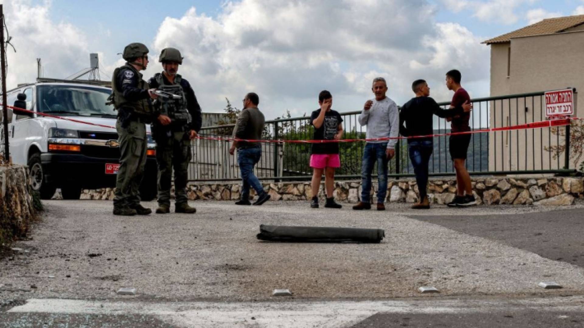 صورة لصاروخ سقط في مستوطنة مقامة على أراض شمالي فلسطين المحتلة