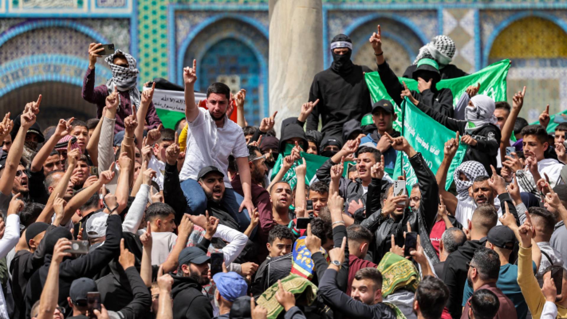 وقفة أمام قبة الصخرة المشرفة