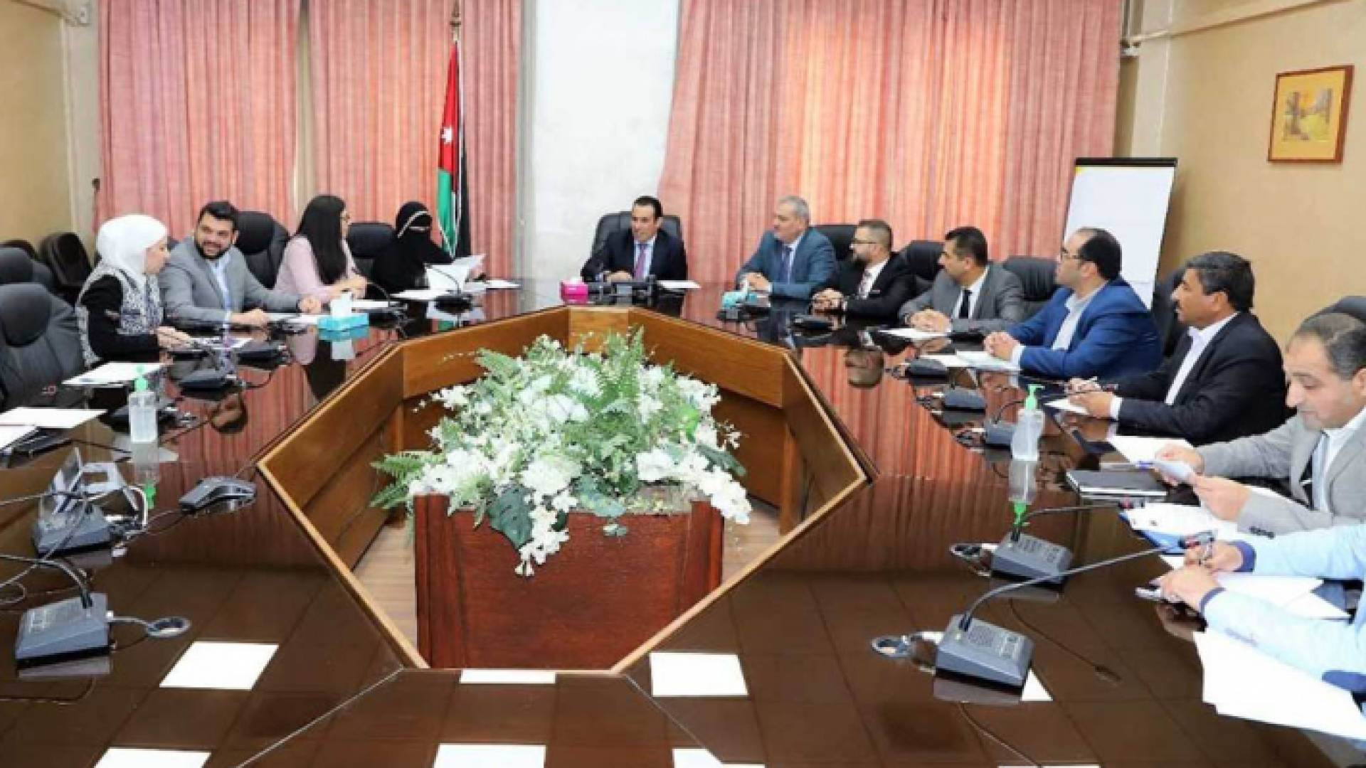 اجتماع اللجنة العليا لبرنامج المدارس الصحية