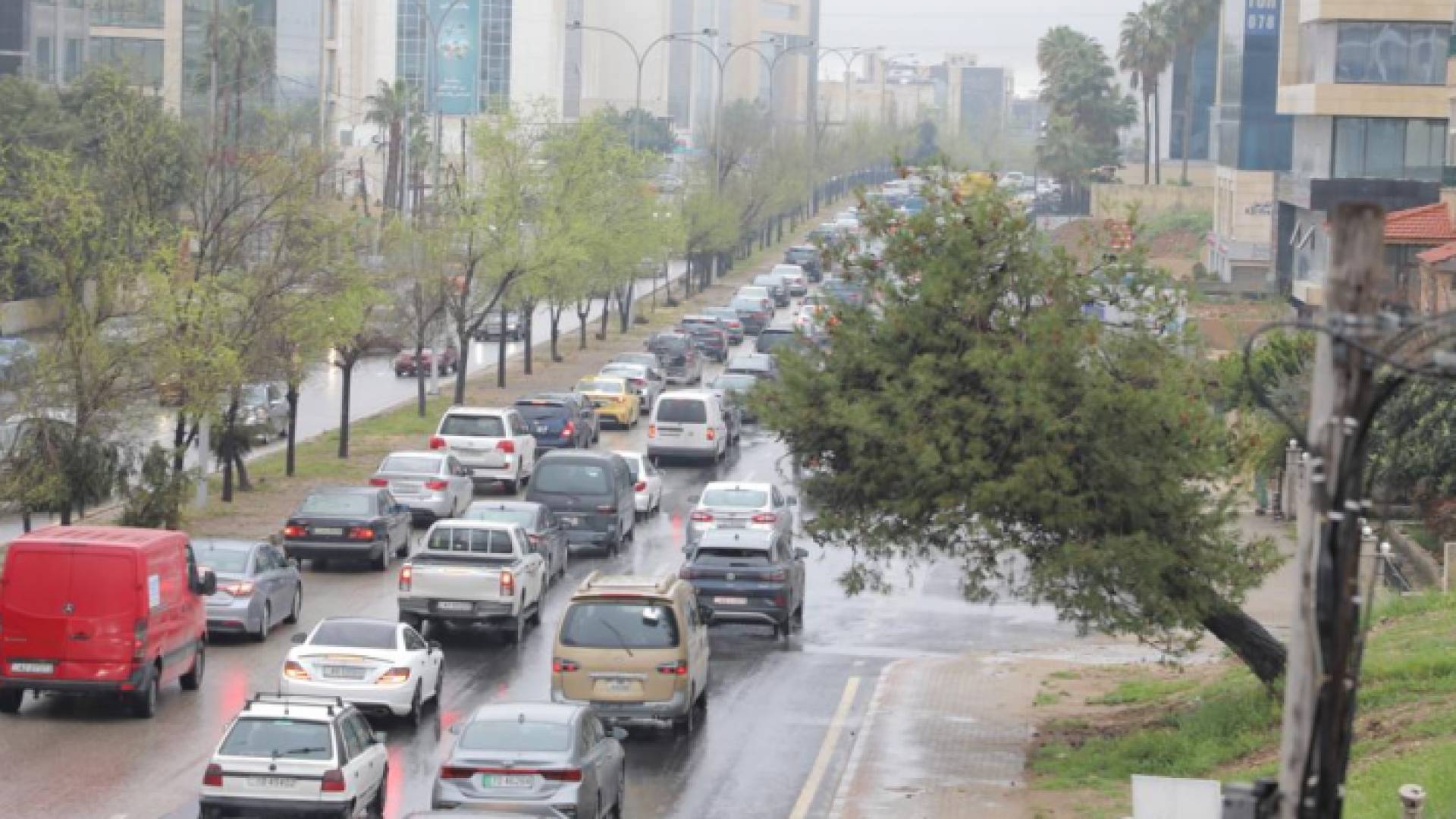 أحد شوارع العاصمة عمان عقب هطول الأمطار