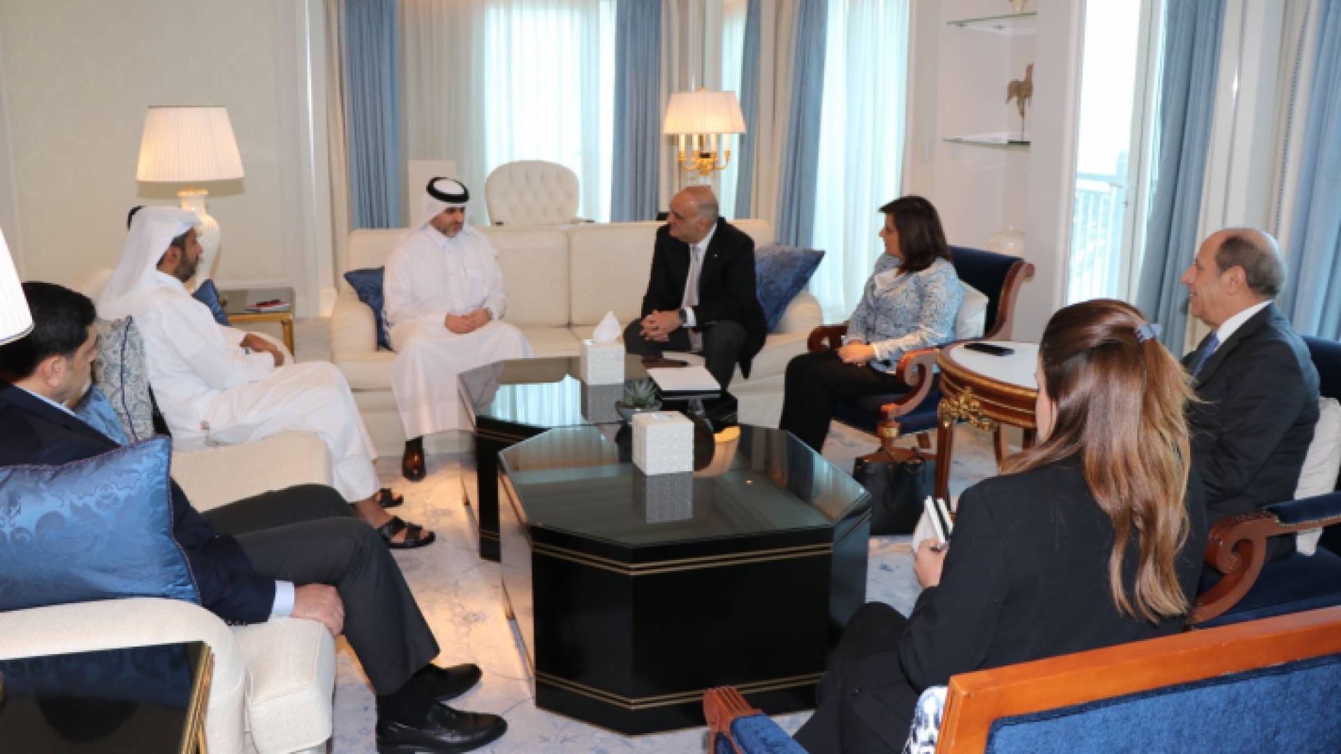 من لقاء رئيس الوزراء بشر الخصاونة بمحافظ مصرف قطر ورئيس الاستثمار في جهاز قطر للاستثمار