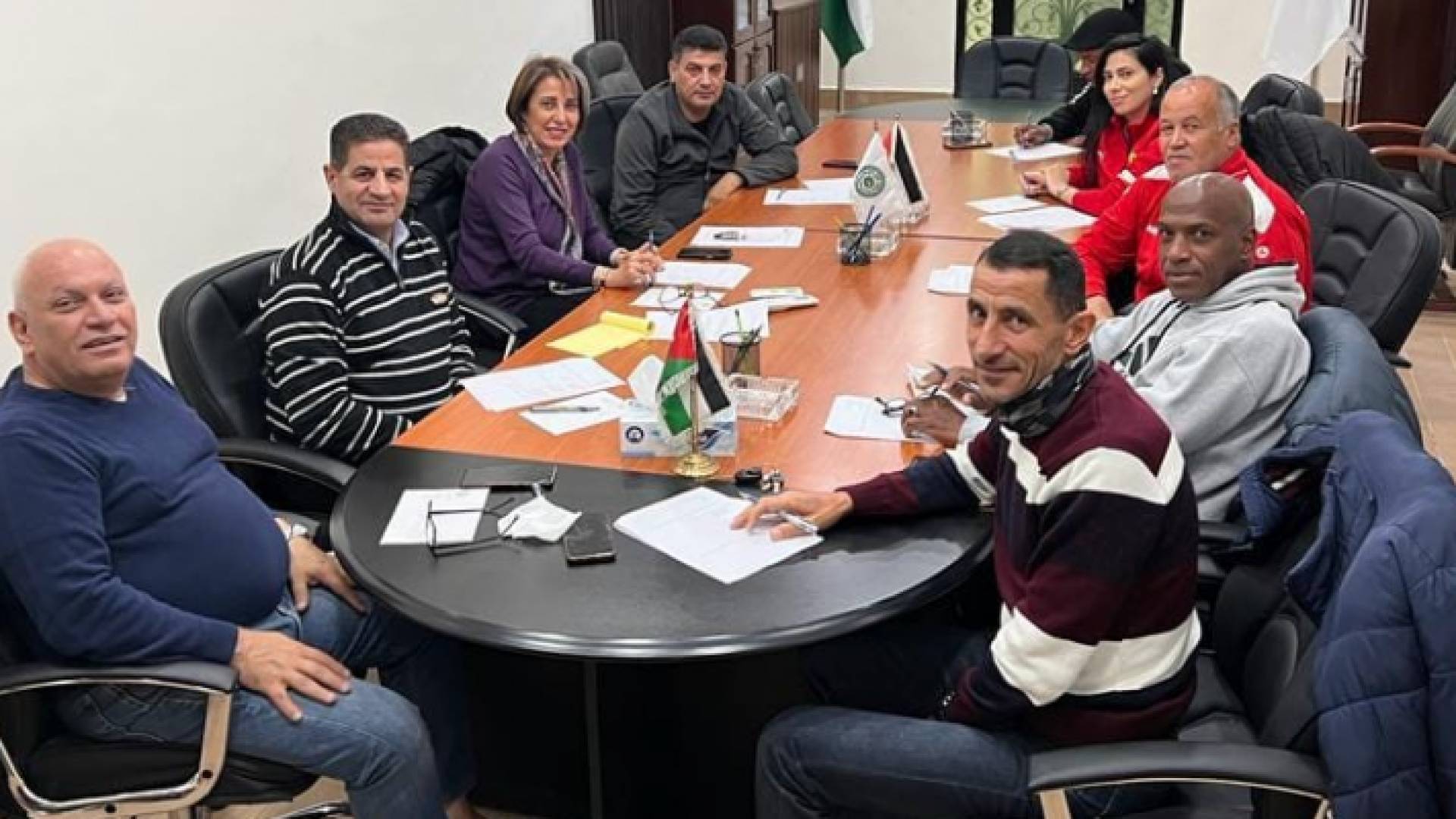 من الاجتماع