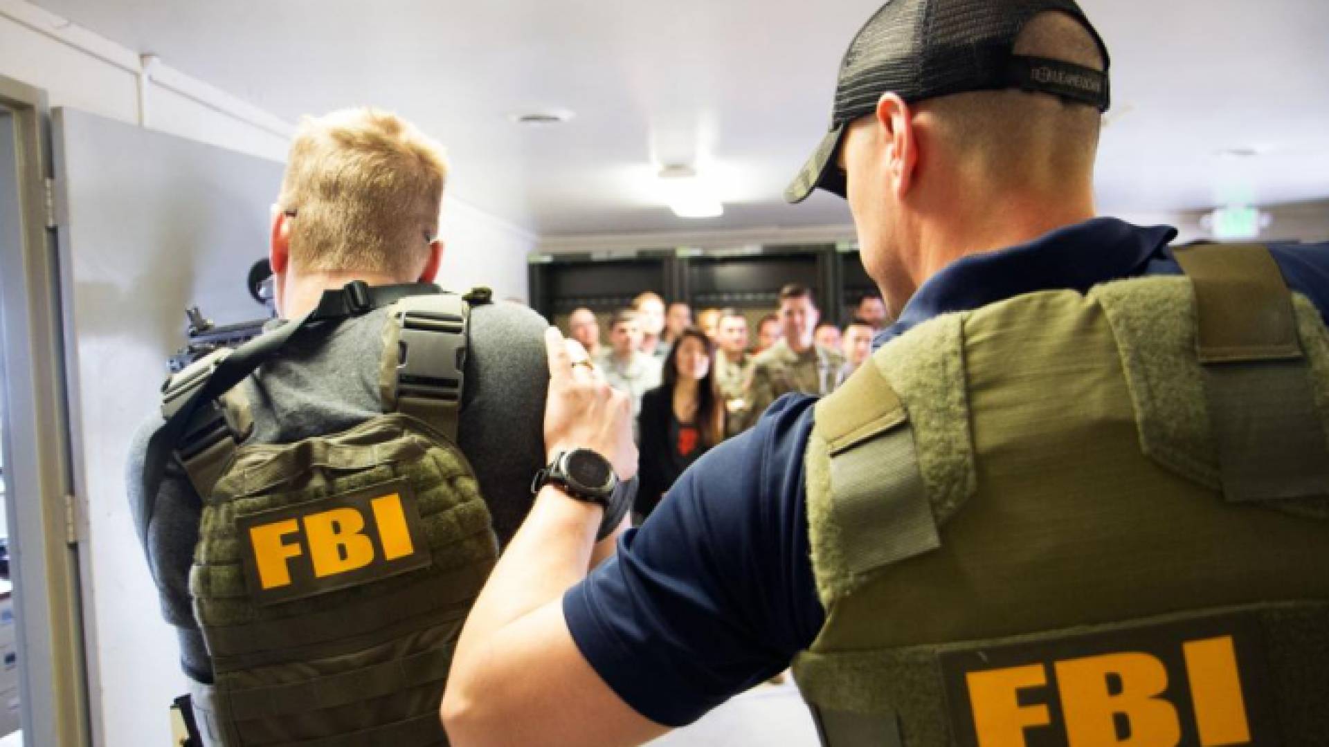 عناصر مكتب التحقيقات الفيدرالي