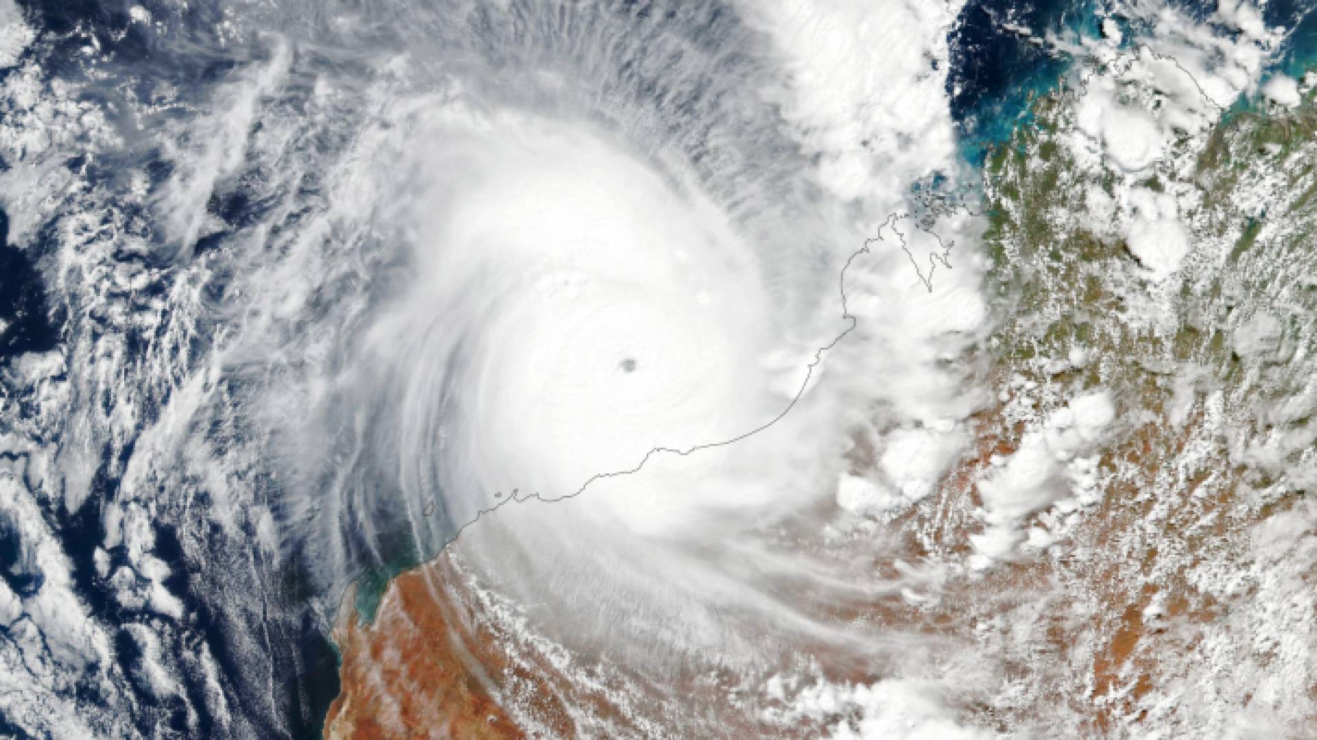 صورة لتكون الإعصار