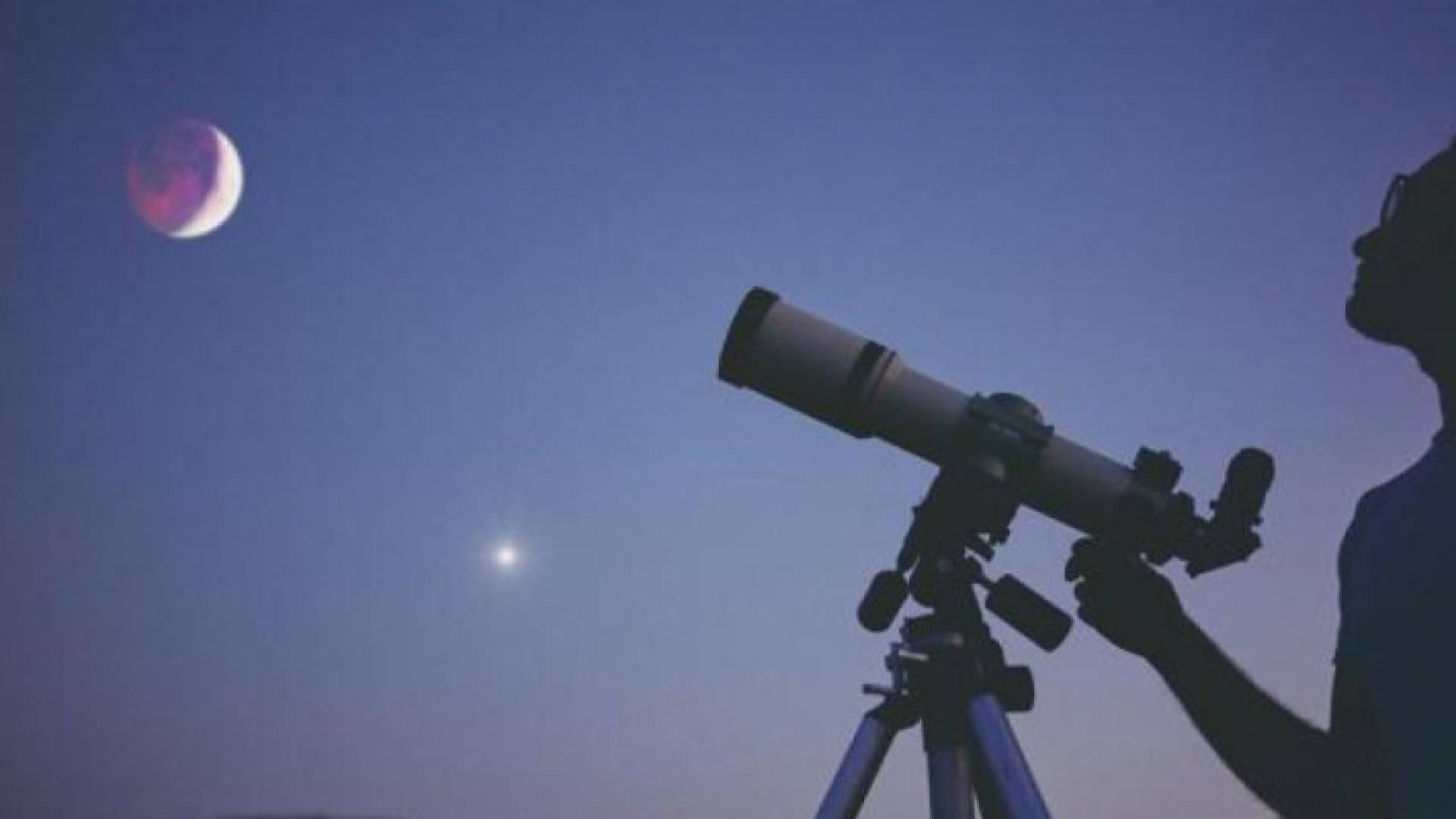 صورة أرشيفية لتحري الهلال