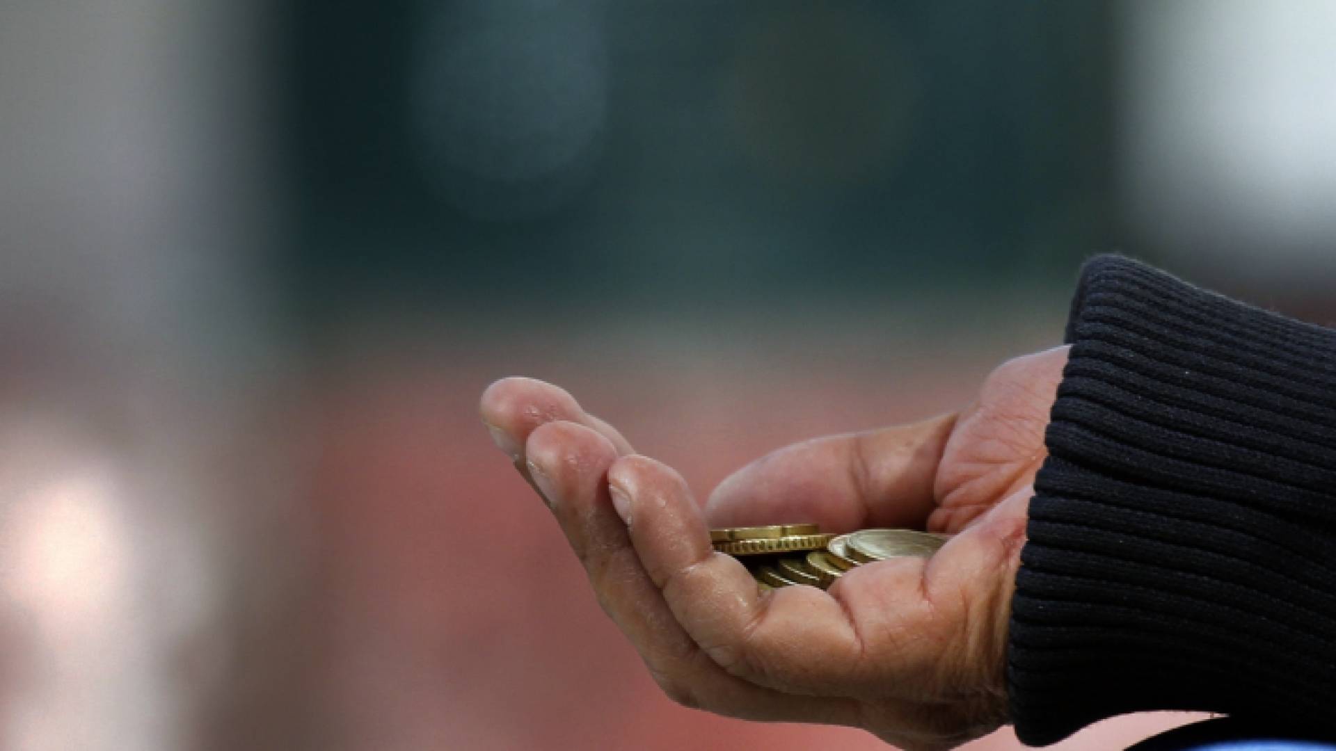 صورة تعبيرية لمتسولة