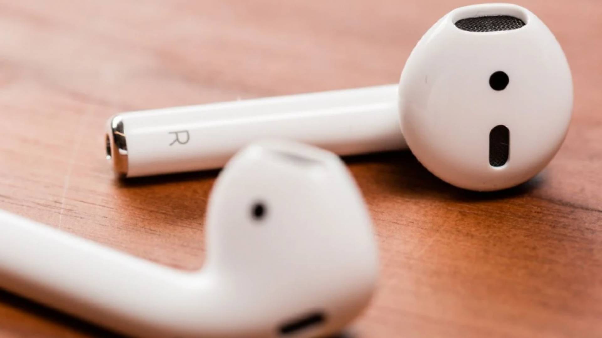 سماعات AirPods