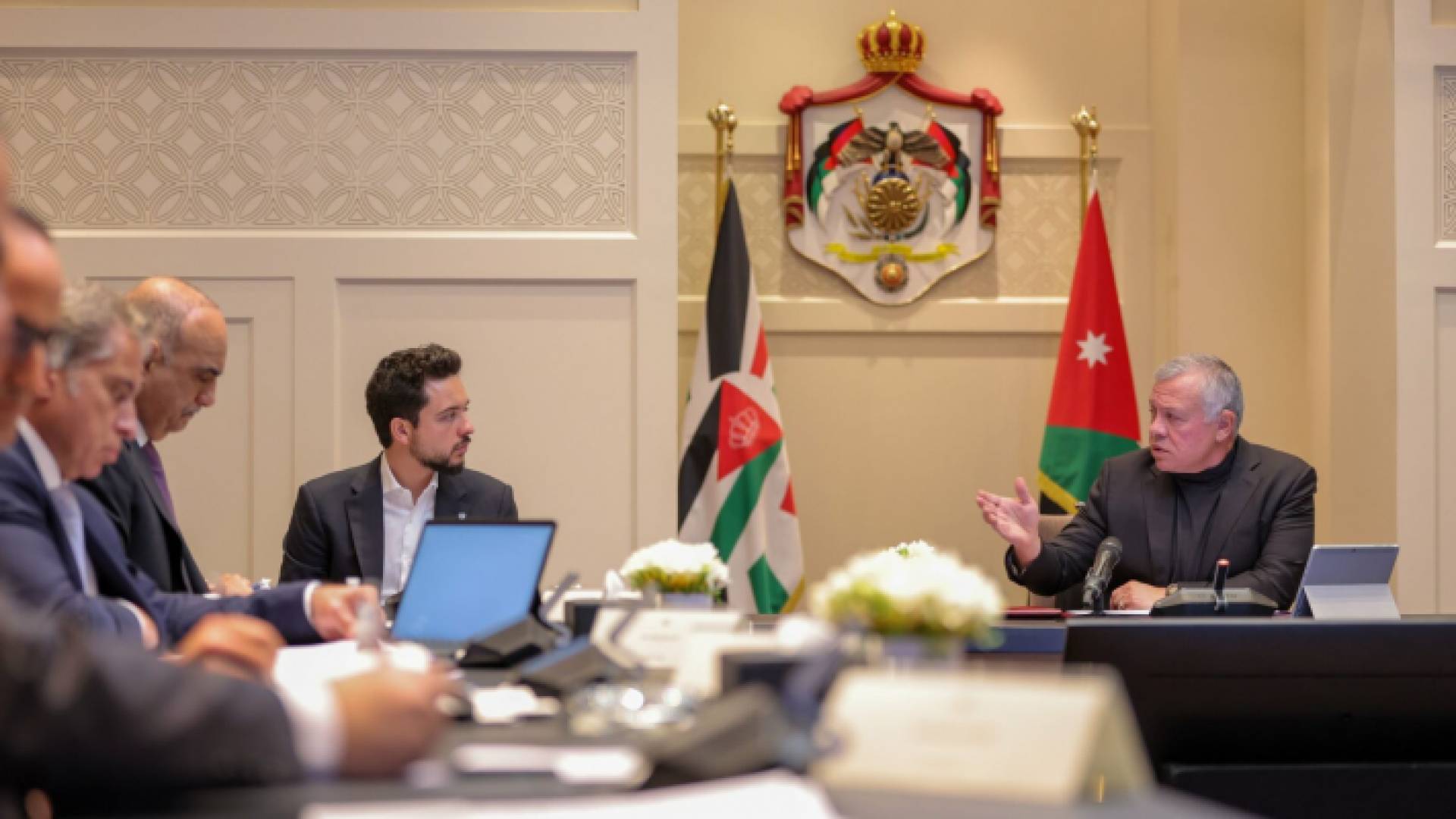 الملك أثناء اطلاعه على مستجدات تنفيذ خريطة تحديث القطاع العام