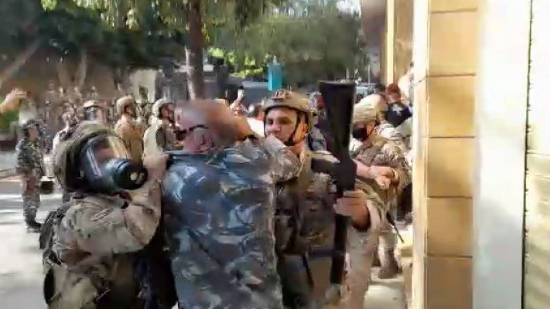 اشتباكات خلال محاولة اقتحام مقر رئاسة الوزراء اللبنانية