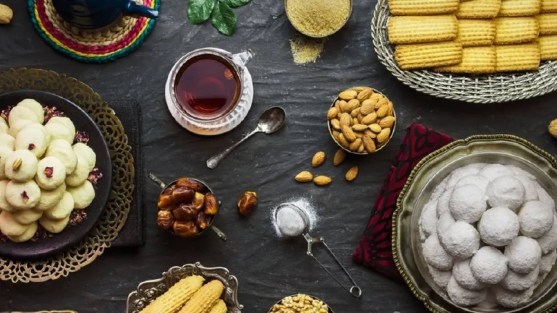 حلويات تقدم في أيام العيد