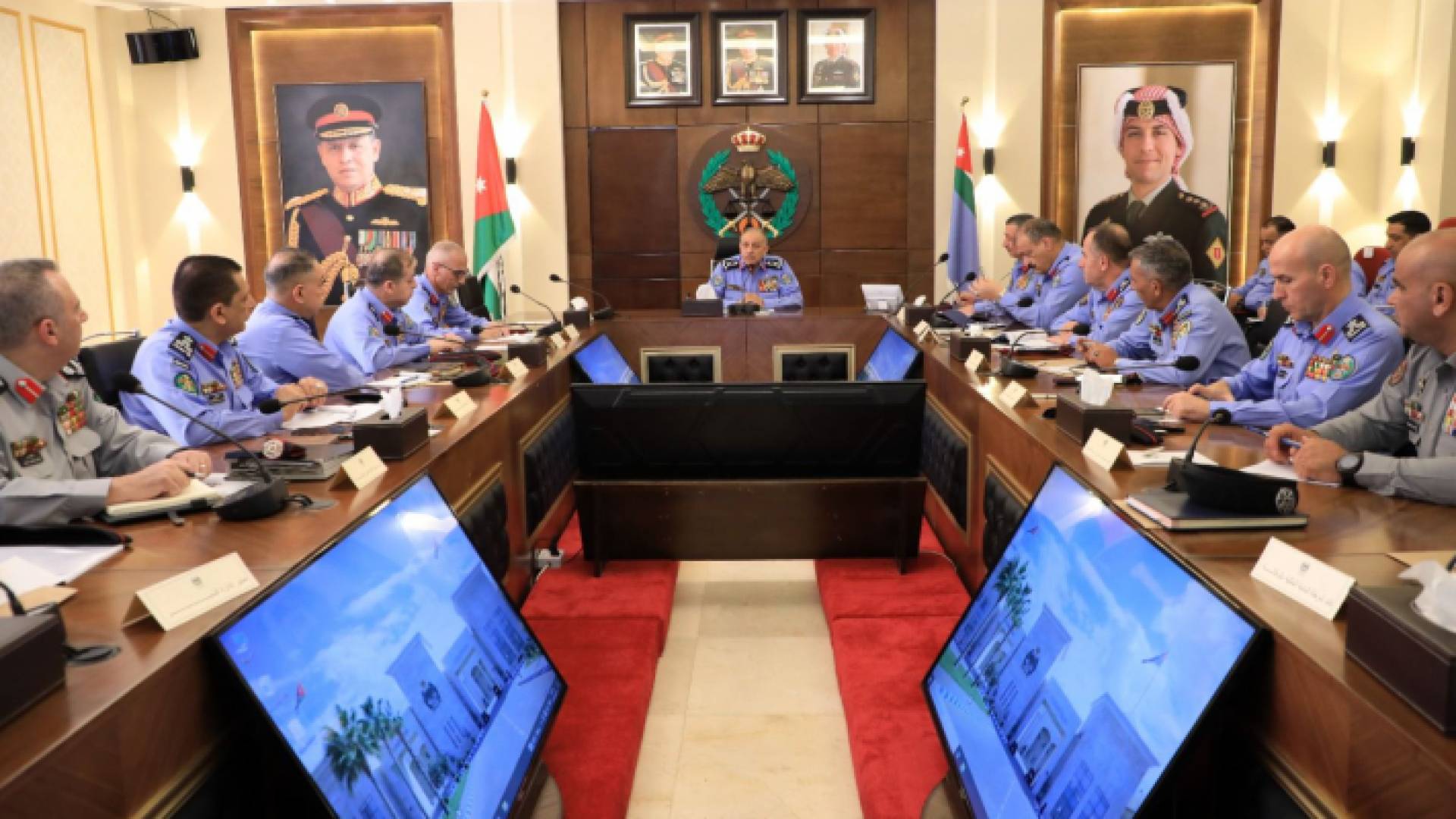 من اجتماع مدير الأمن العام لمتابعة تنفيذ الخطط الأمنية والمرورية والمجتمعية التي وضعتها المديرية بمناسبة عيد الفطر