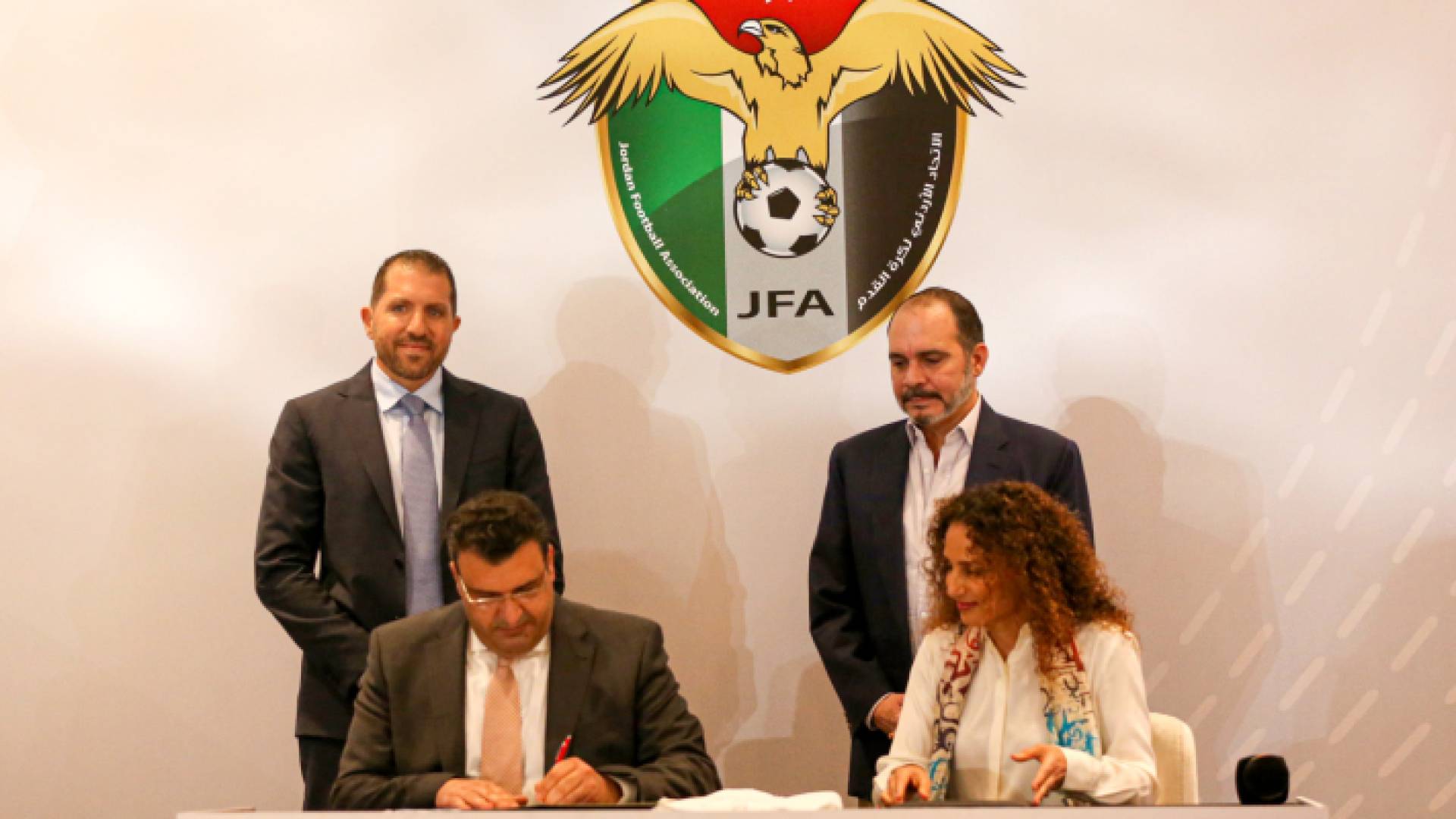 من توقيع الاتفاقية