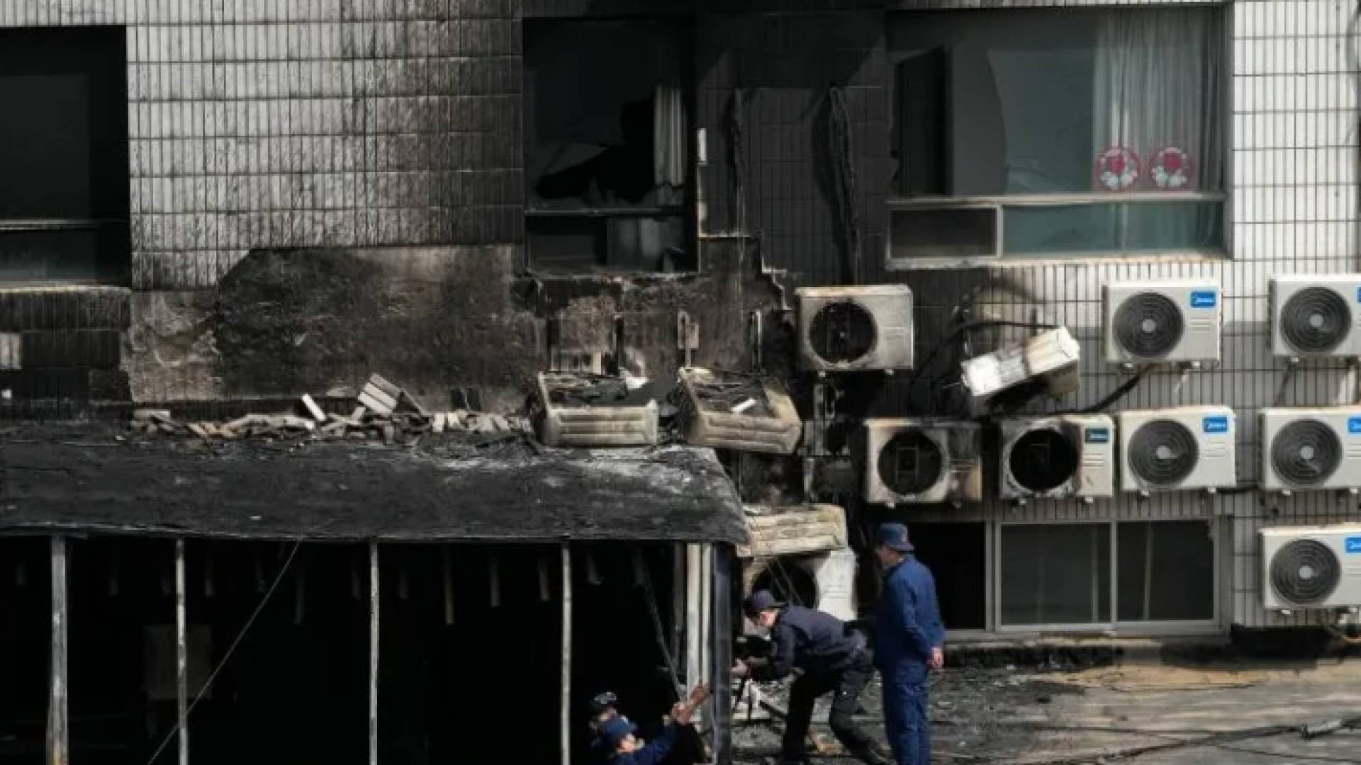 آثار الحريق في مستشفى في الصين