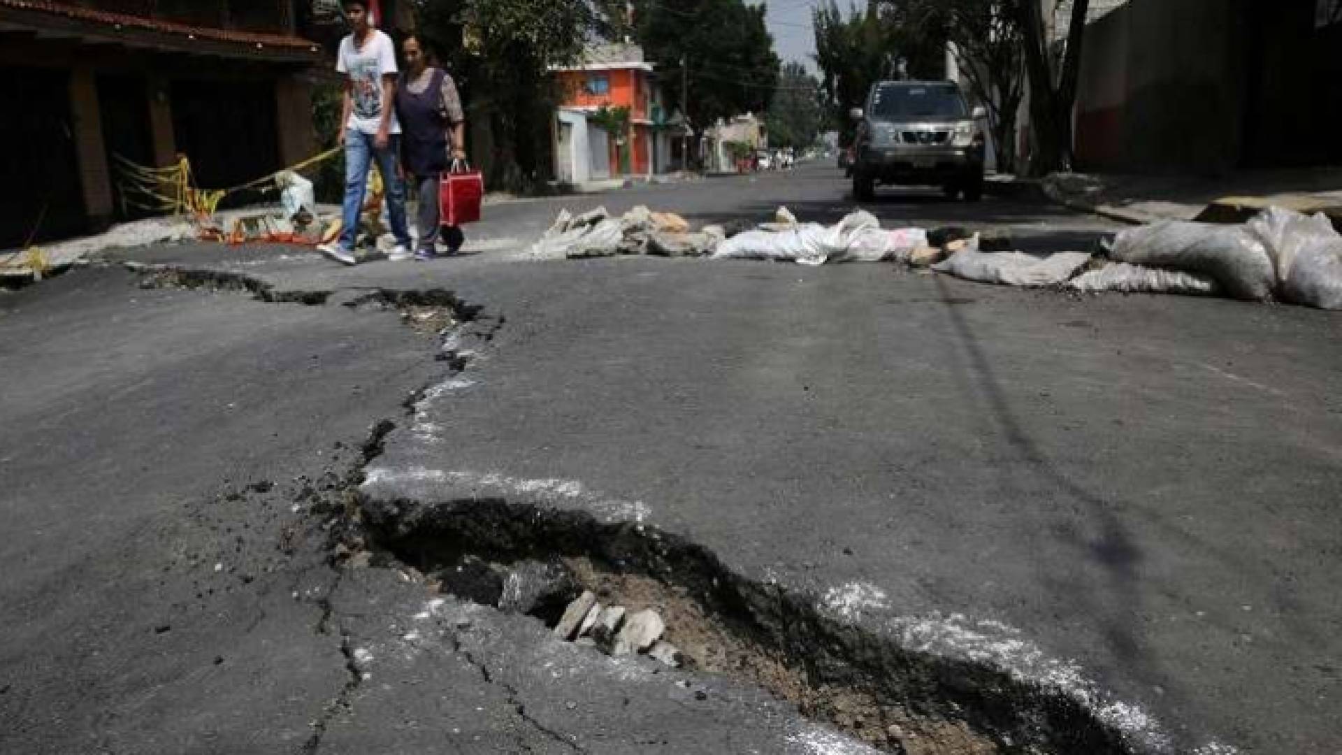 أضرار زلزال ضرب المكسيك "أرشيفية"