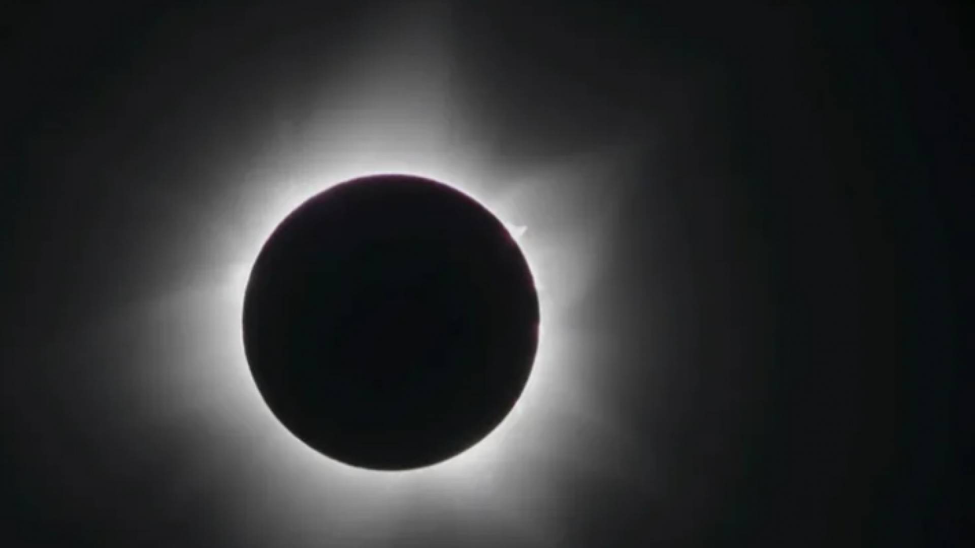 ظاهرة كسوف الشمس "الهجين"