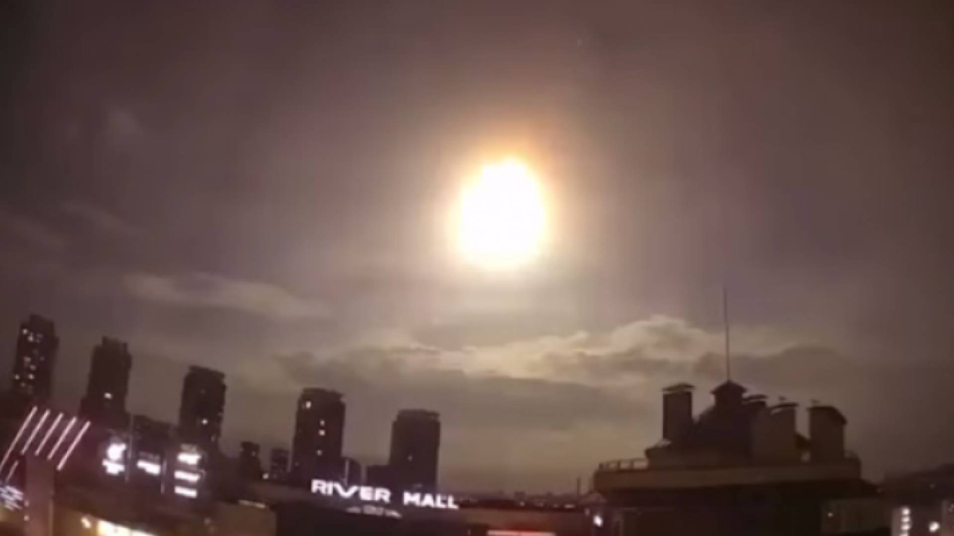 رصد وميض قوي في سماء كييف