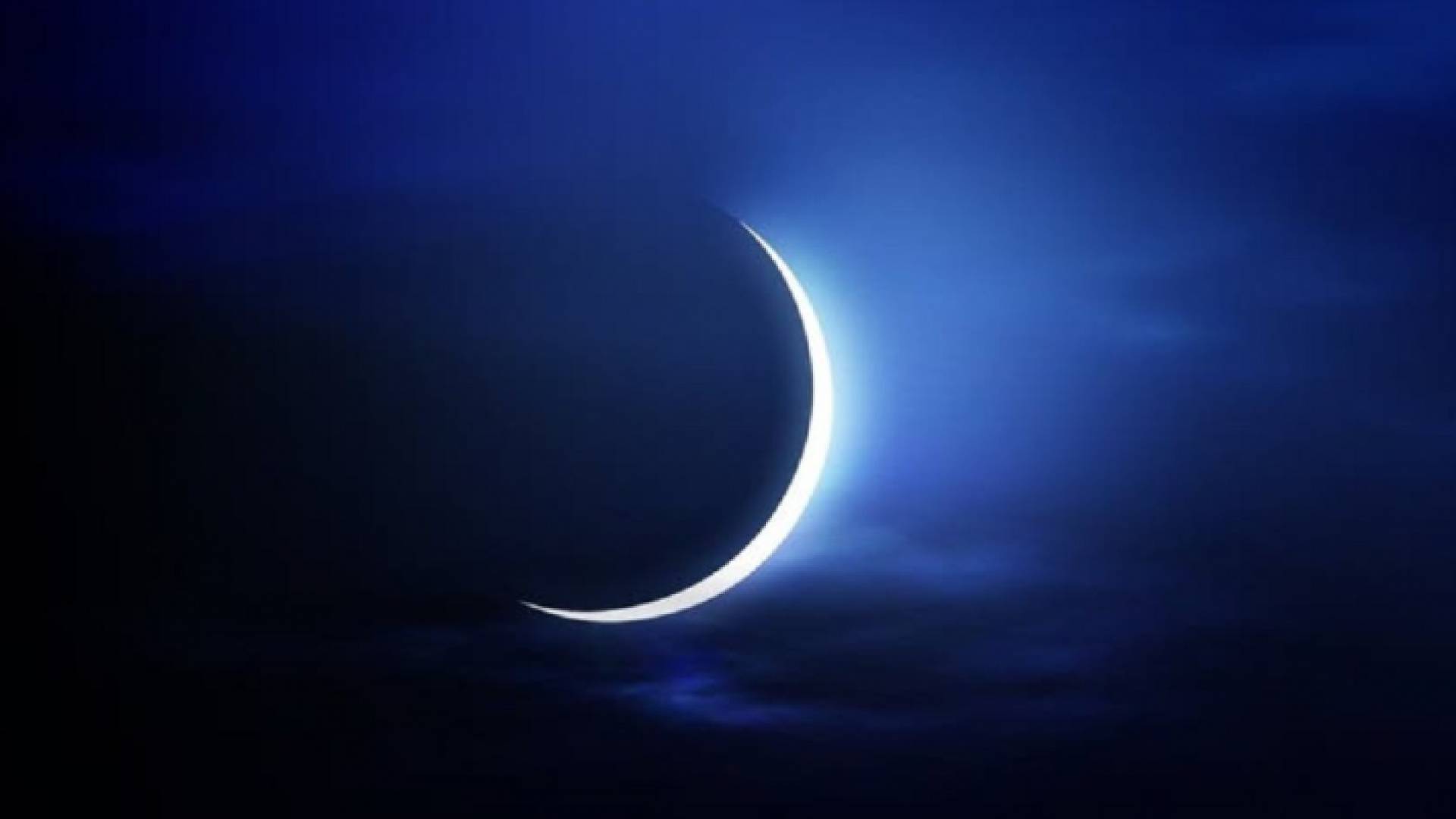 هلال وسط السماء - أرشيفية