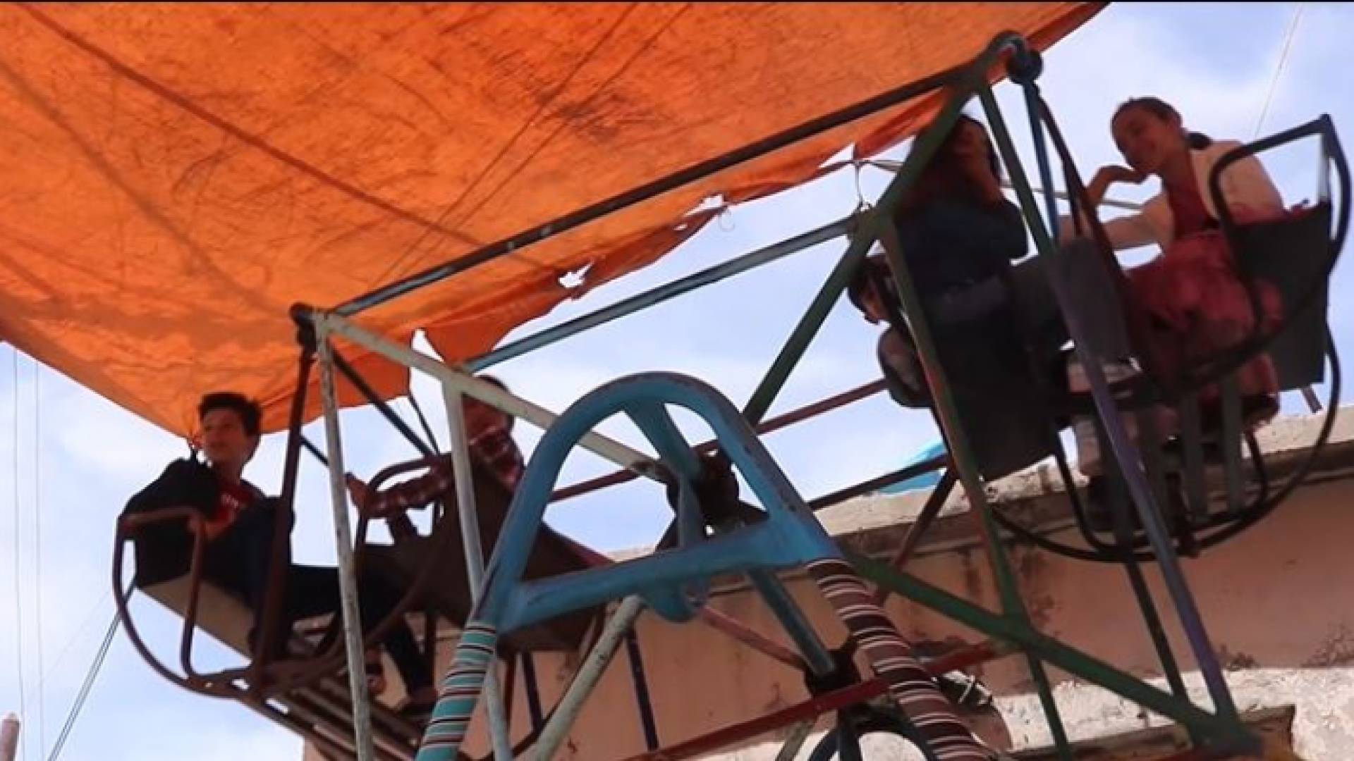 أطفال يلعبون