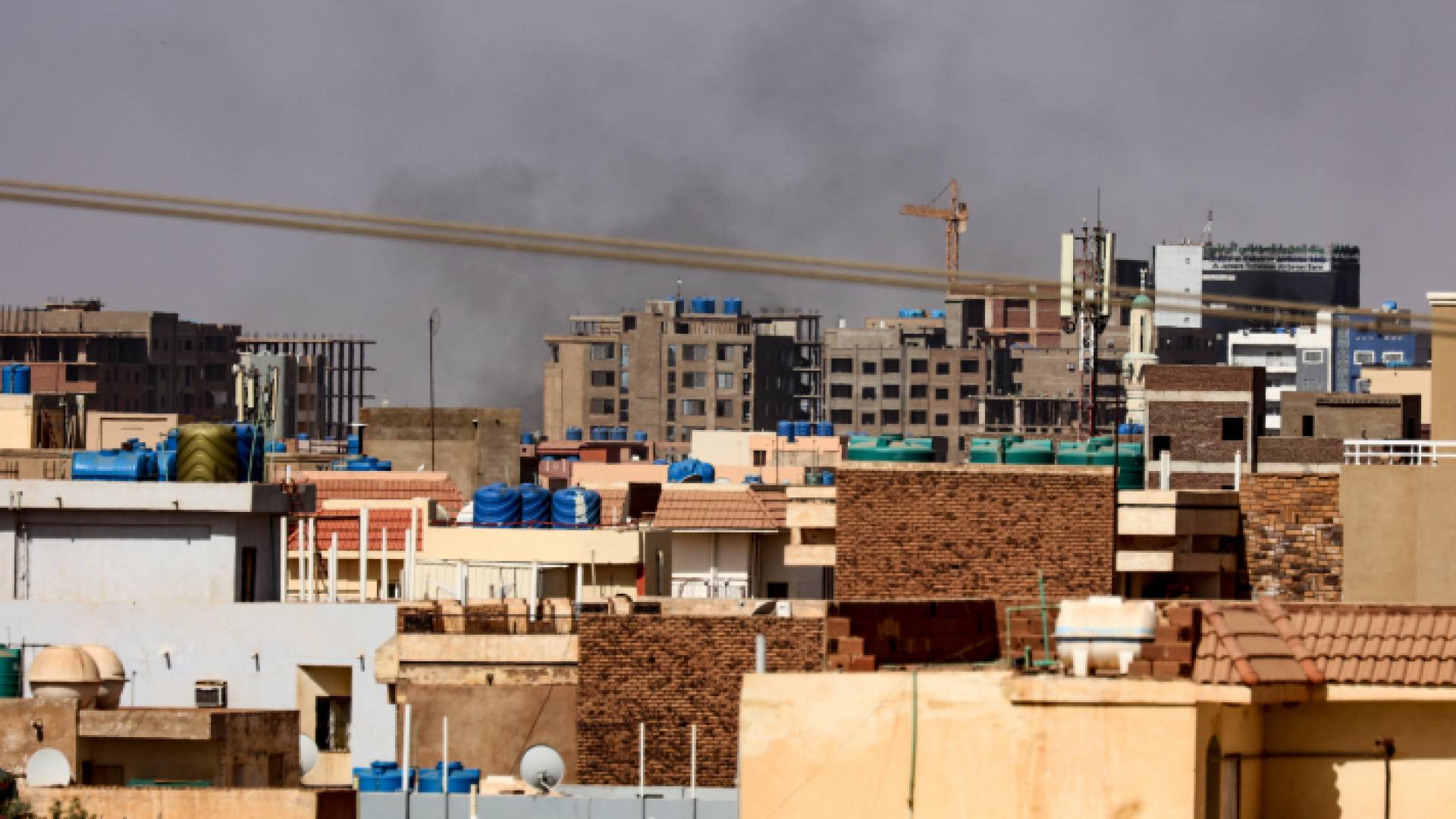 انفجار شهدته الخرطوم جراء الاشتباكات