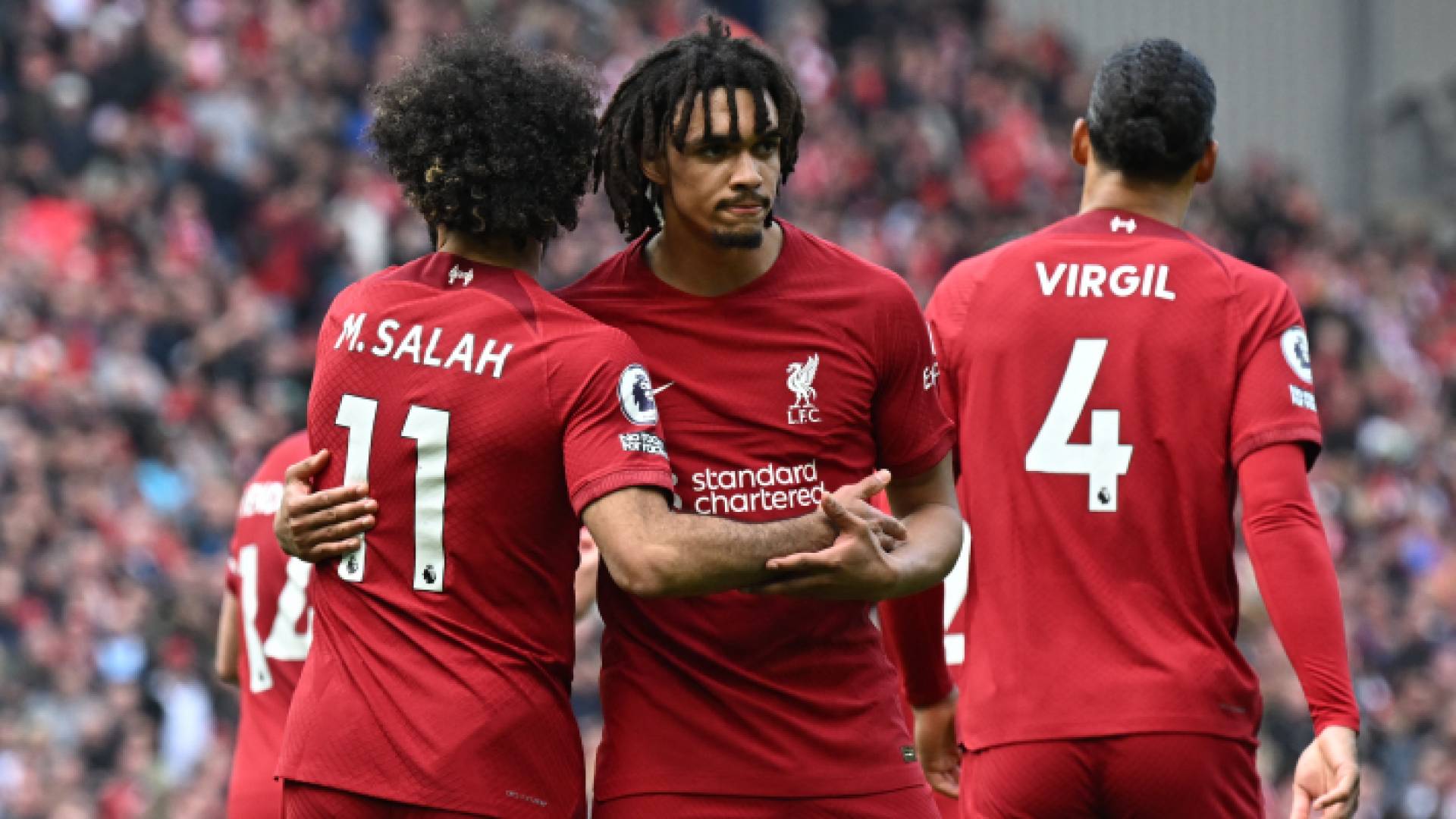 نجوم ليفربول يحتفلون بالهدف