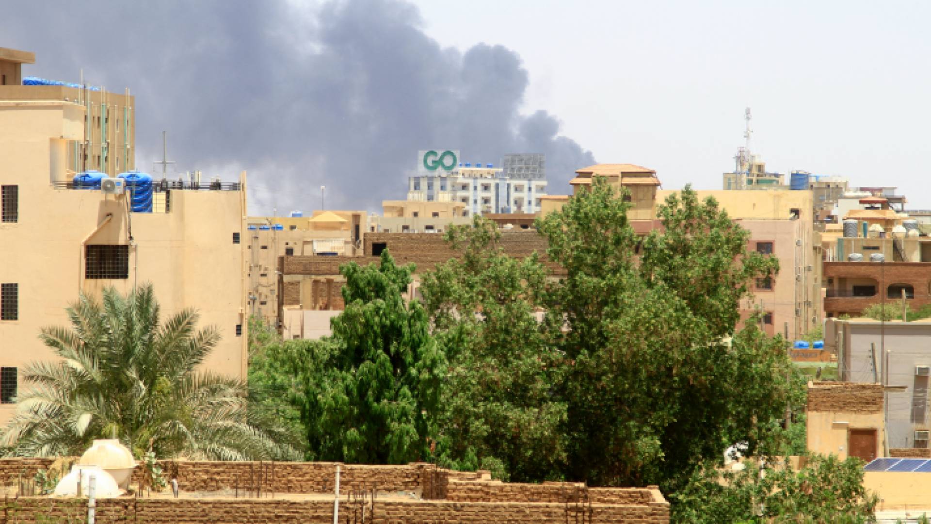 جانب من الانفجارات في العاصمة السودانية الخرطوم