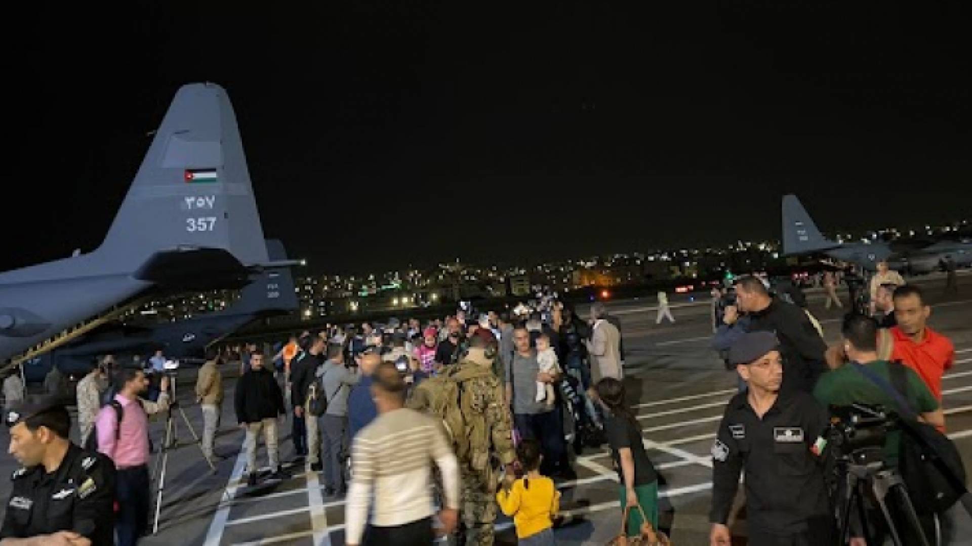 جانب من إجلاء الرعايا من السودان