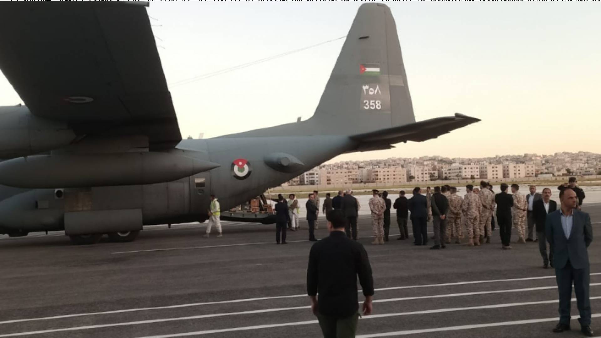 طائرة سلاح الجو لدى وصولها مطار عمان