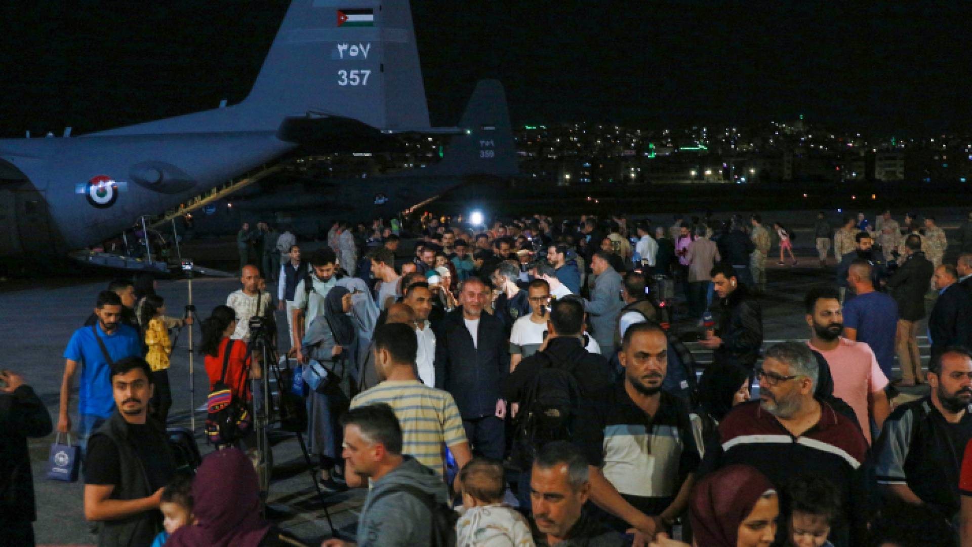 صورة من عودة الأردنيين من السودان في مطار ماركا العسكري