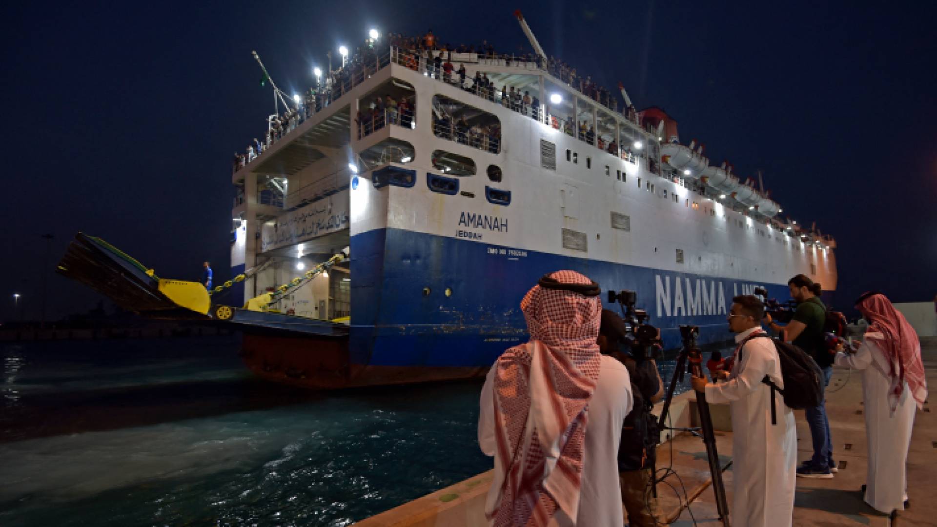 السفينة السعودية التي نقلت المدنيين من السودان