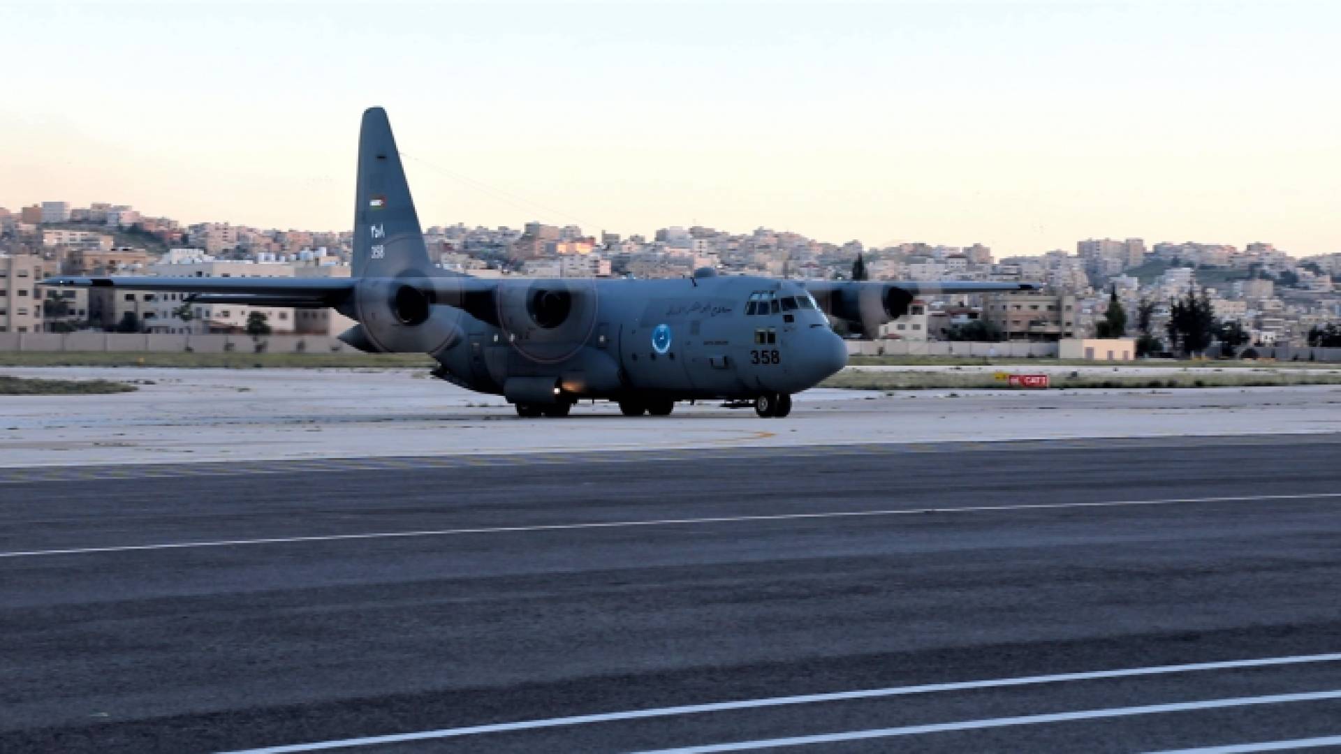 طائرة تابعة لسلاح الجو الملكي عائدة من السودان