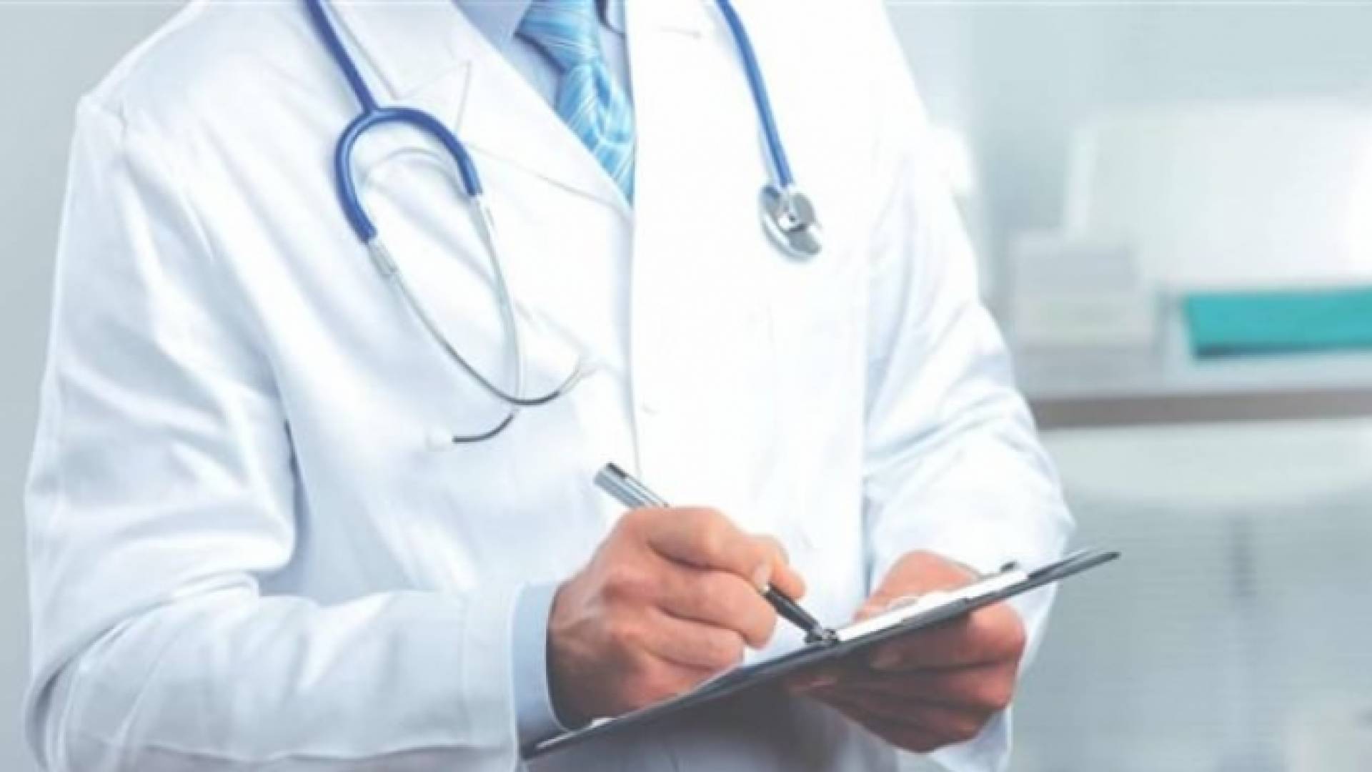 صورة تعبيرية لطبيب