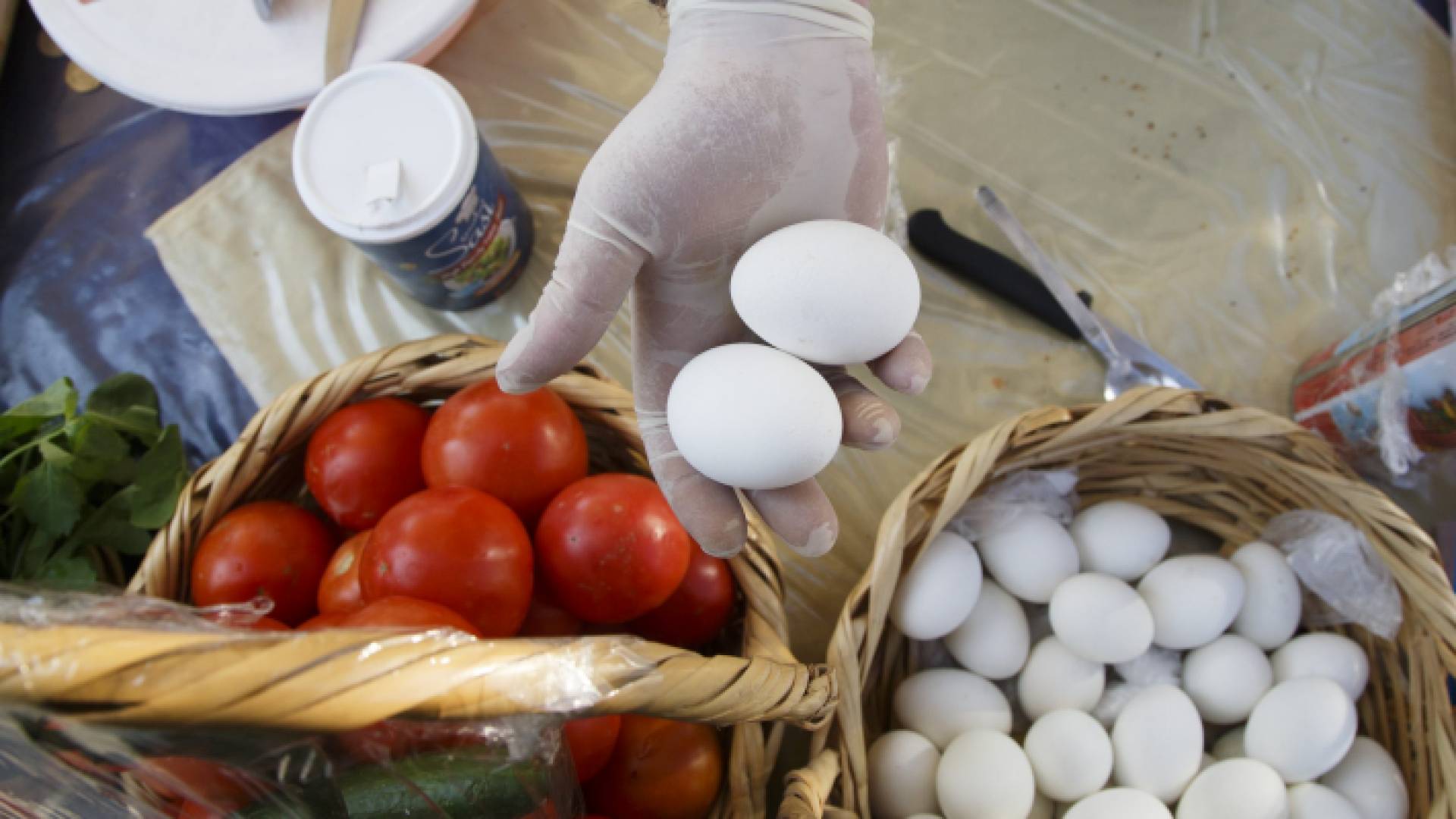 عربة كعك وبيض