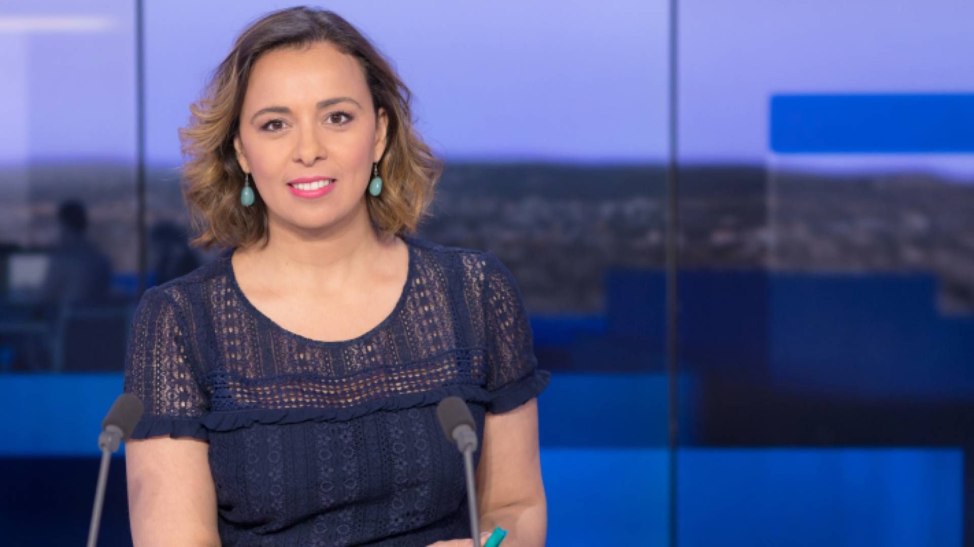 الإعلامية عزيزة نايت سي بها